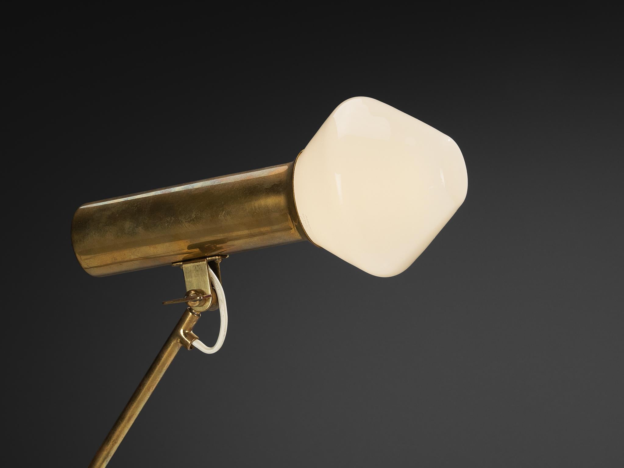 Tapio Wirkkala für Idman Seltene Schreibtischlampe aus Messing und Glas (Skandinavische Moderne) im Angebot