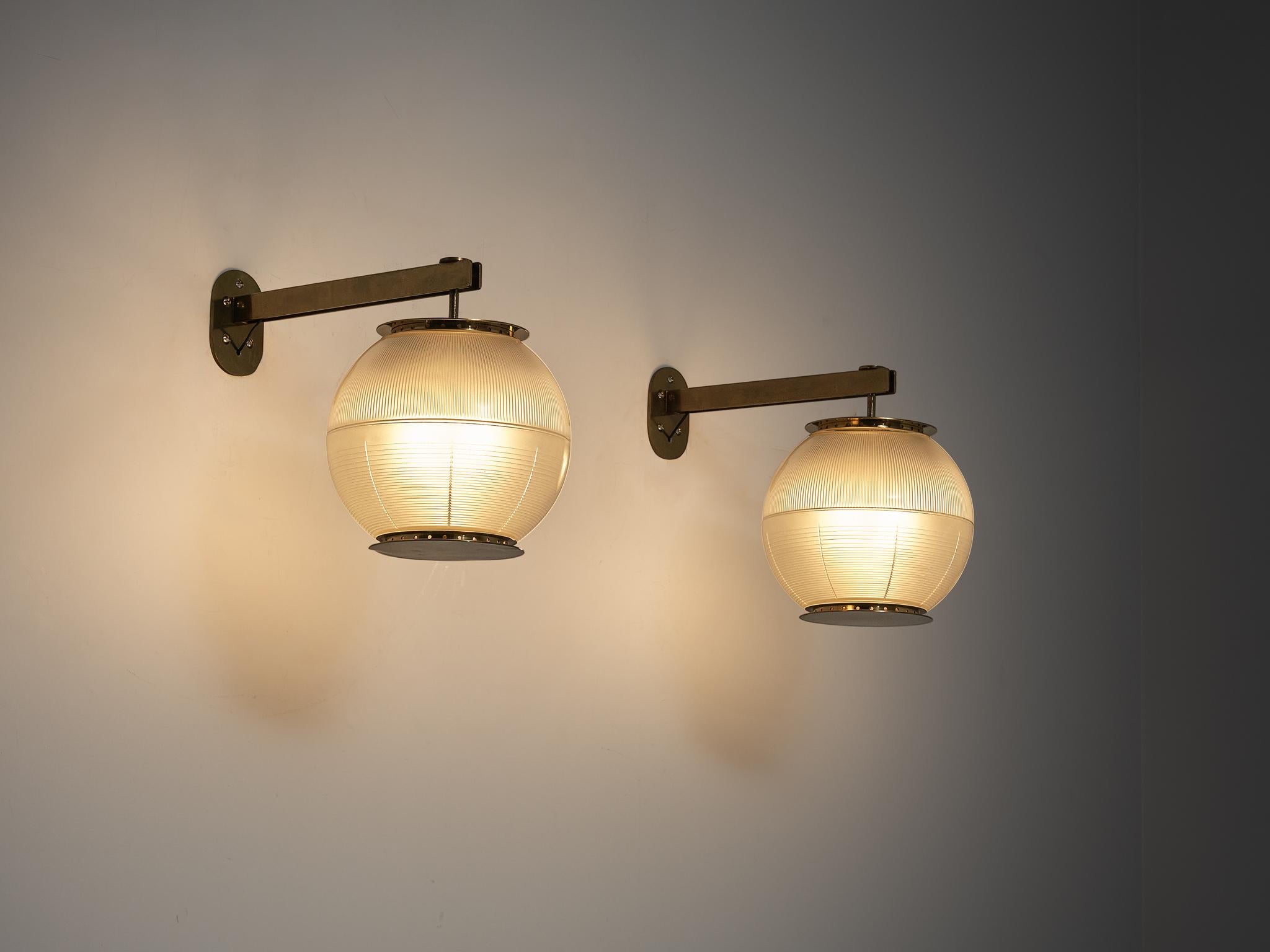 Ignazio Gardella for Azucena, 'Doppio Vetro' wall light, model 'LP7', brass, glass, Italy, 1955 

The Doppio Vetro wall light, designed by Ignazio Gardella, stands as a defining piece within the designer’s oeuvre, embodying his distinct approach to