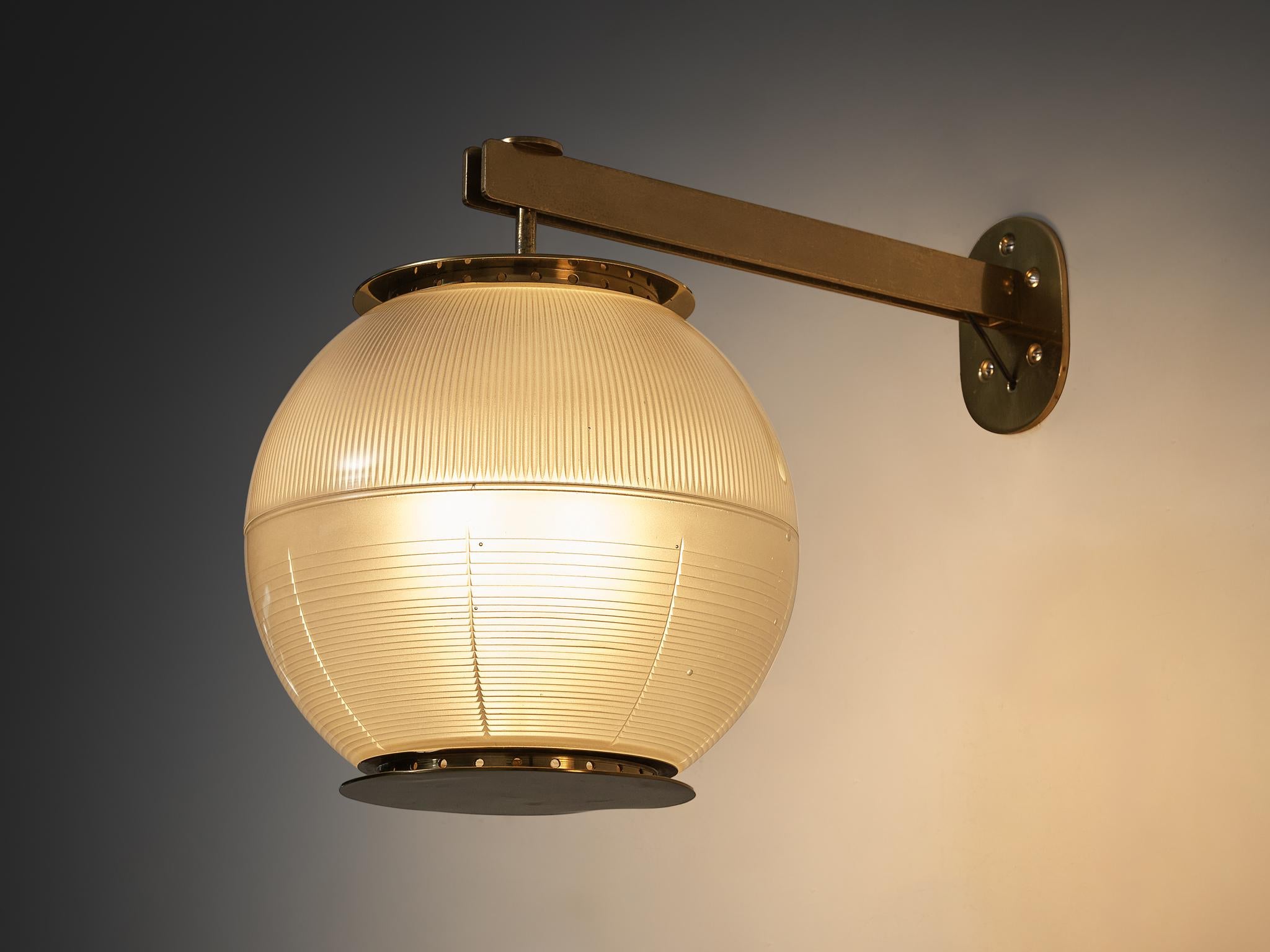 Ignazio Gardella for Azucena, 'Doppio Vetro' wall light, model 'LP7', brass, glass, Italy, 1955 

The Doppio Vetro wall light, designed by Ignazio Gardella, stands as a defining piece within the designer’s oeuvre, embodying his distinct approach to