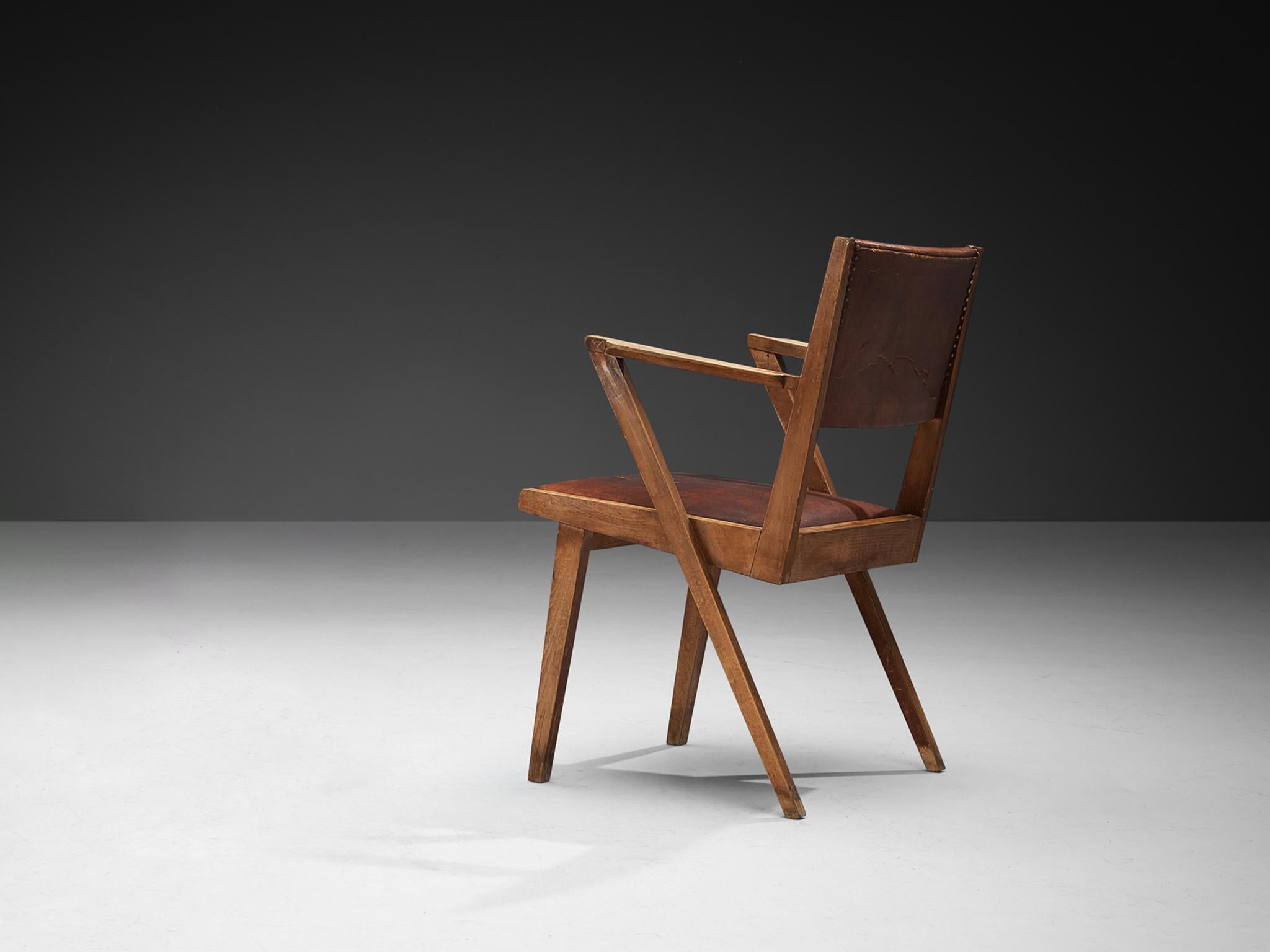 Paul Vandenbulcke für De Coene (De Eik-Le Chêne), Sessel Modell 'Efac', Leder, Messing, Buche, Belgien, um 1950 

Der Efac-Stuhl, der in den 1950er Jahren von dem Designer und Dekorateur Paul Vandenbulcke (1916-1974) entworfen und von De Coene