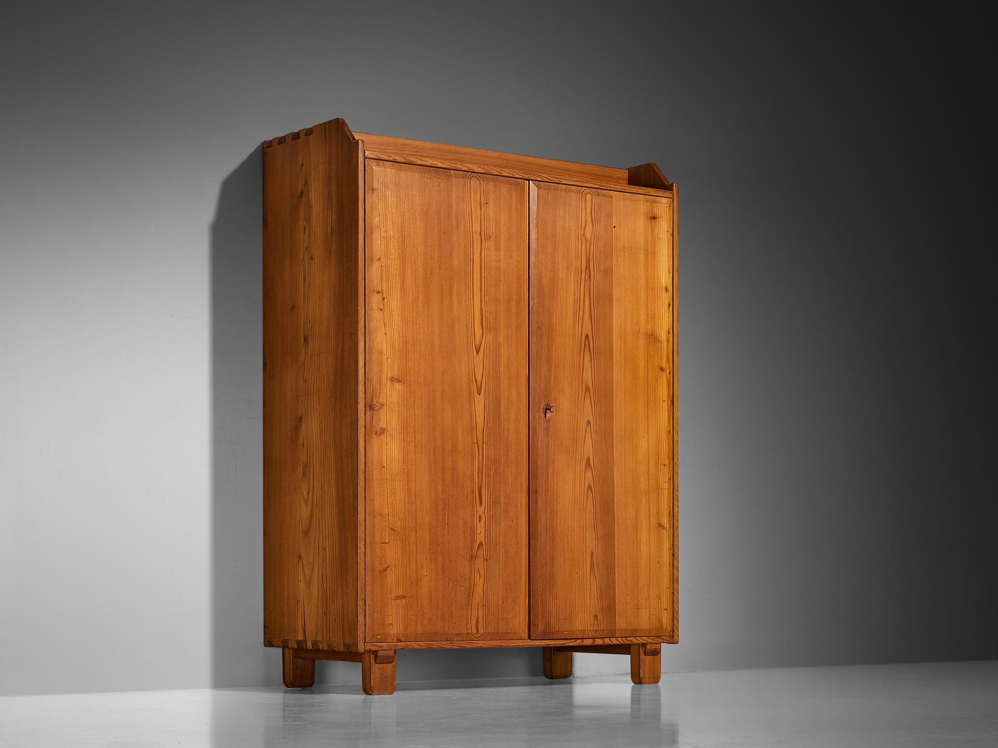 French Cabinet in Pine and Brass Details For Sale 5