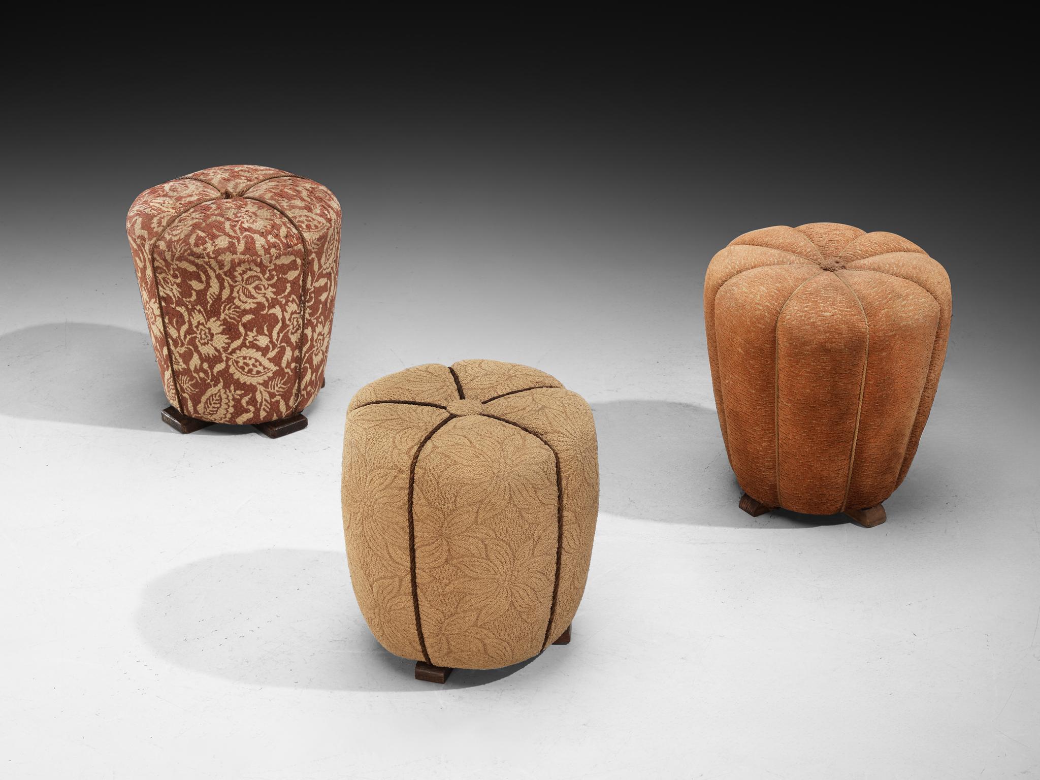 Tabourets Jindrich Halabala en tissu d'ameublement décoratif Bon état - En vente à Waalwijk, NL