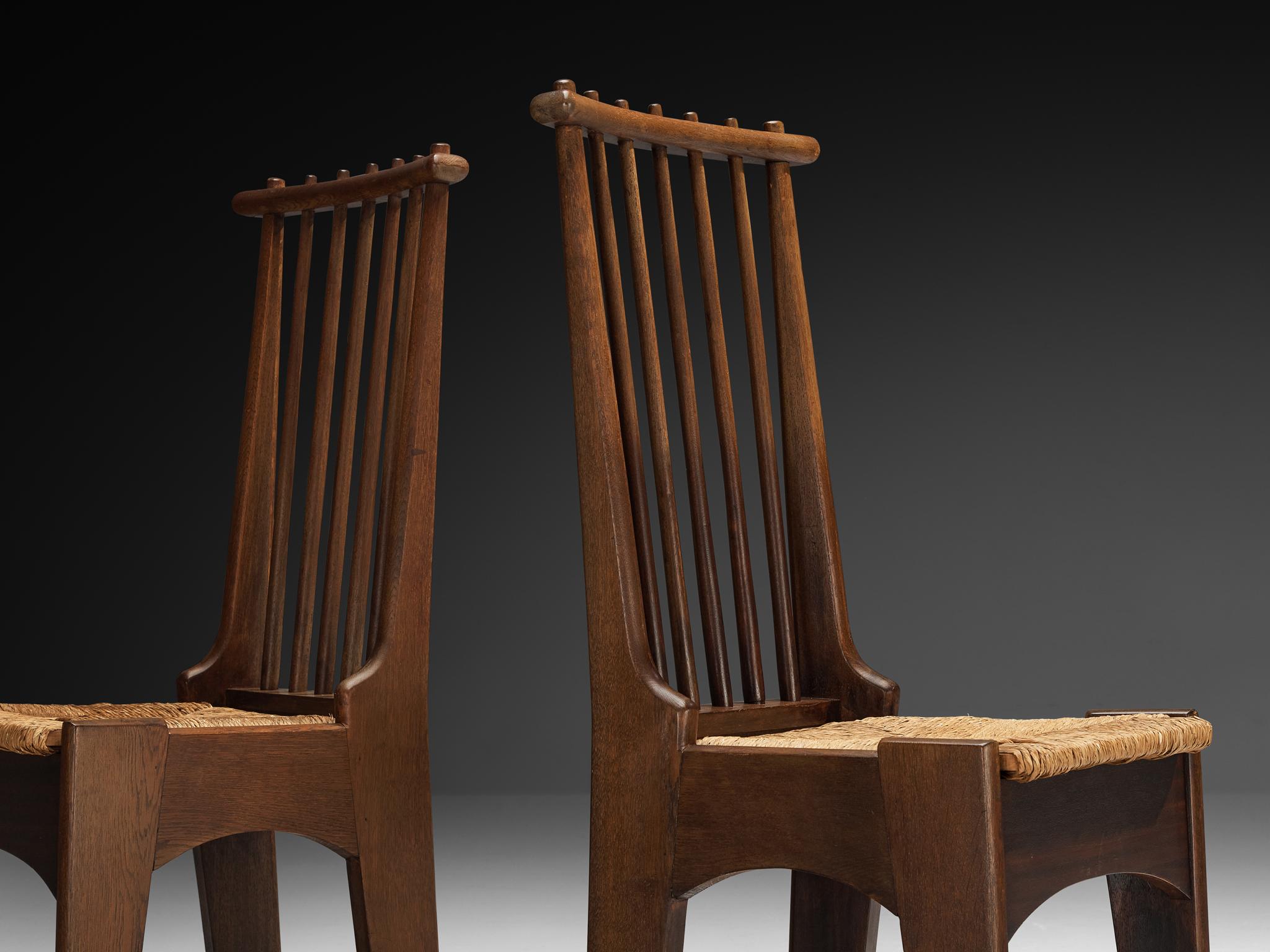 Bas van Pelt pour My Home, ensemble de quatre chaises de salle à manger, chêne massif, jonc, Pays-Bas, années 1940

Ces chaises de salle à manger, conçues par Bas van Pelt dans les années 1940, reflètent une fusion subtile de clarté architecturale