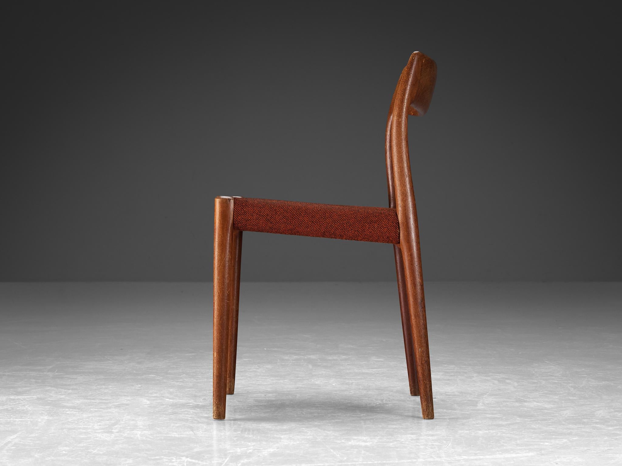 Niels Otto Møller für J.L. Møllers Møbelfabrik Esszimmerstuhl aus Teakholz (Stoff) im Angebot