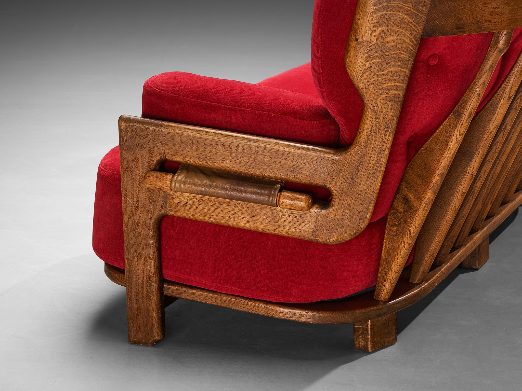 Guillerme & Chambron Sofa „Denis“ aus massiver Eiche und rot-rosa Samt im Angebot 1