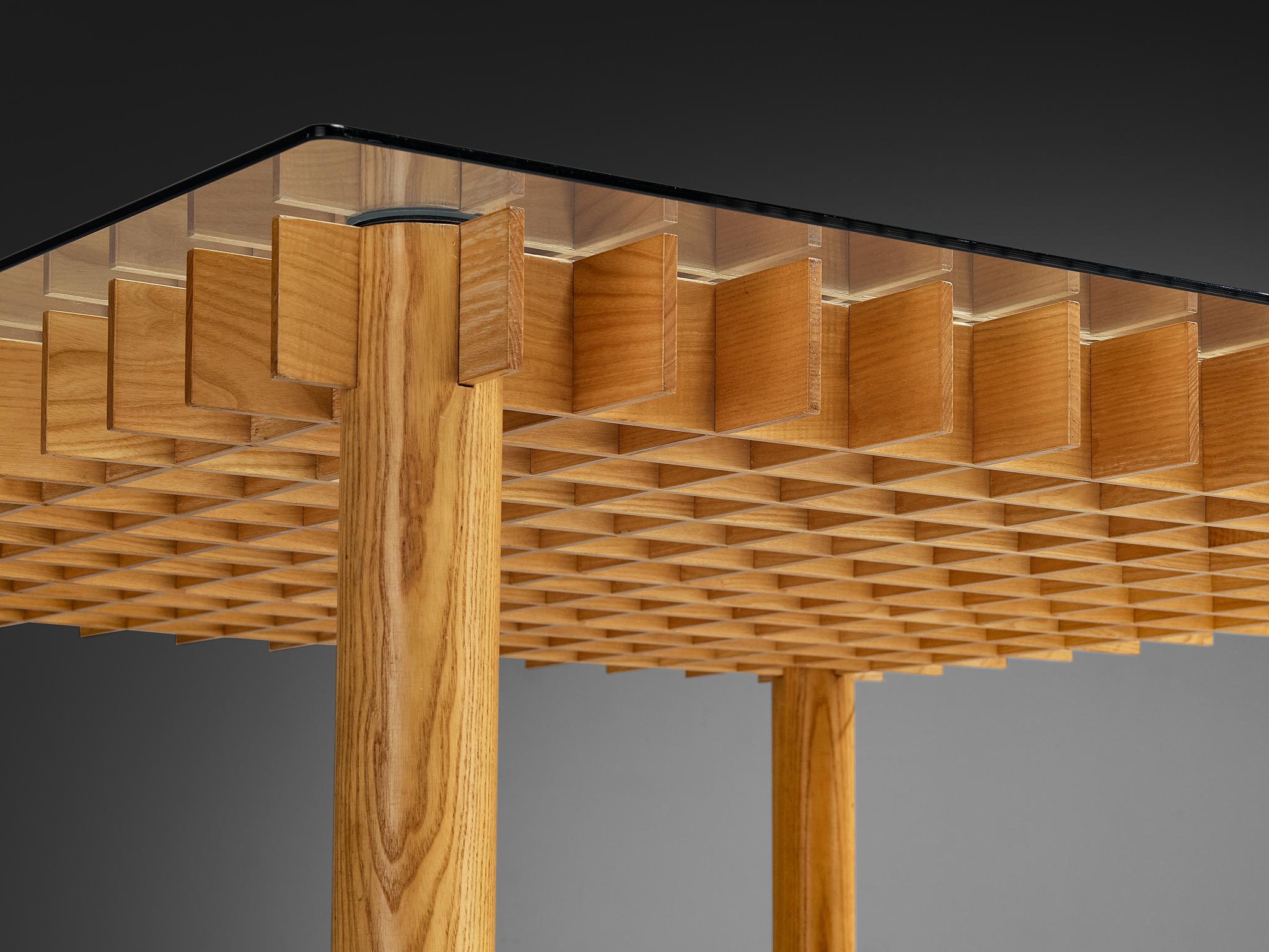 Dining table, ash, glass, Italy, 1970s

This ash dining table from Italy consists of a wooden grid, build up out of ash laths. Four solid round legs end up in four round ends. On top of the grid rests a glass top. The construction of the table is
