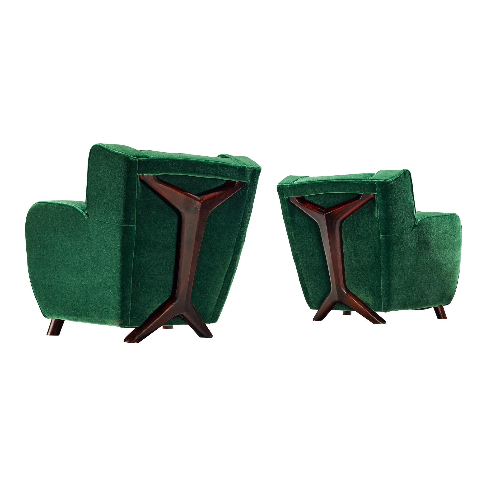 Paire de chaises longues modernes du milieu du siècle en mohair vert forêt par Pierre Frey