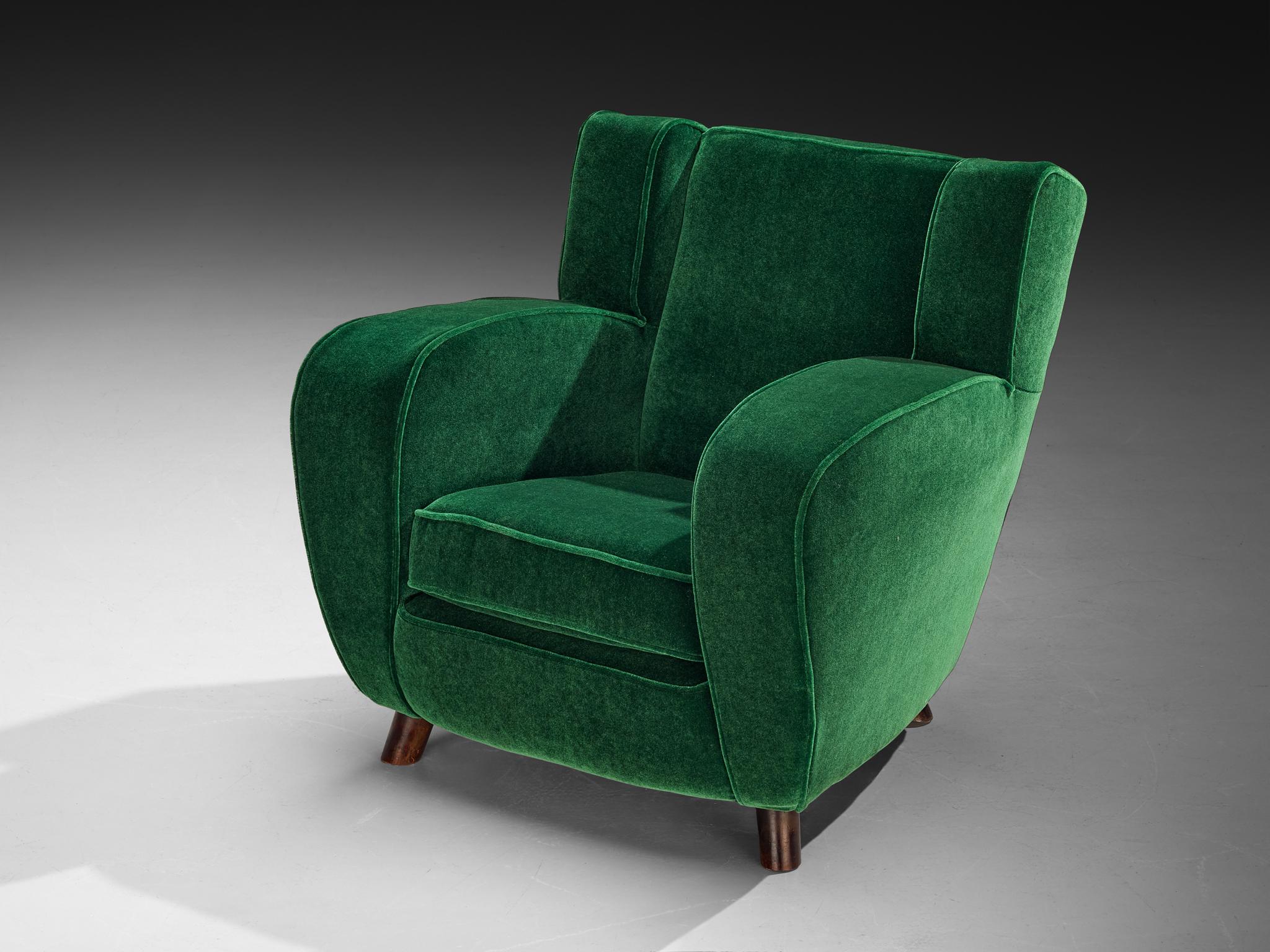 Mid-Century Modern Paire de chaises longues modernes du milieu du siècle en mohair vert forêt par Pierre Frey en vente