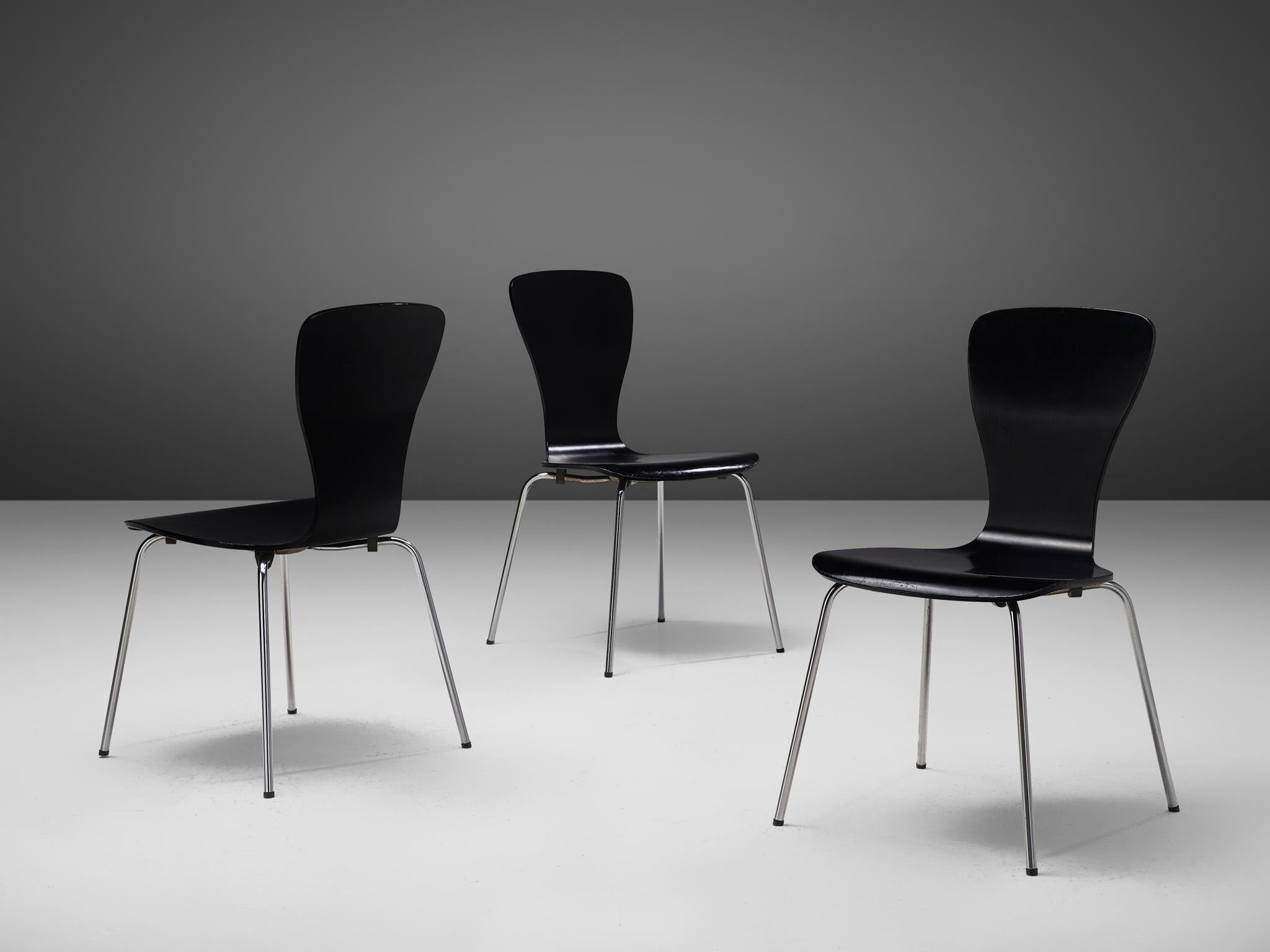 Scandinave moderne Tapio Wirkkala pour Asko Chaises de salle à manger 'Nikke' en contreplaqué laqué noir en vente