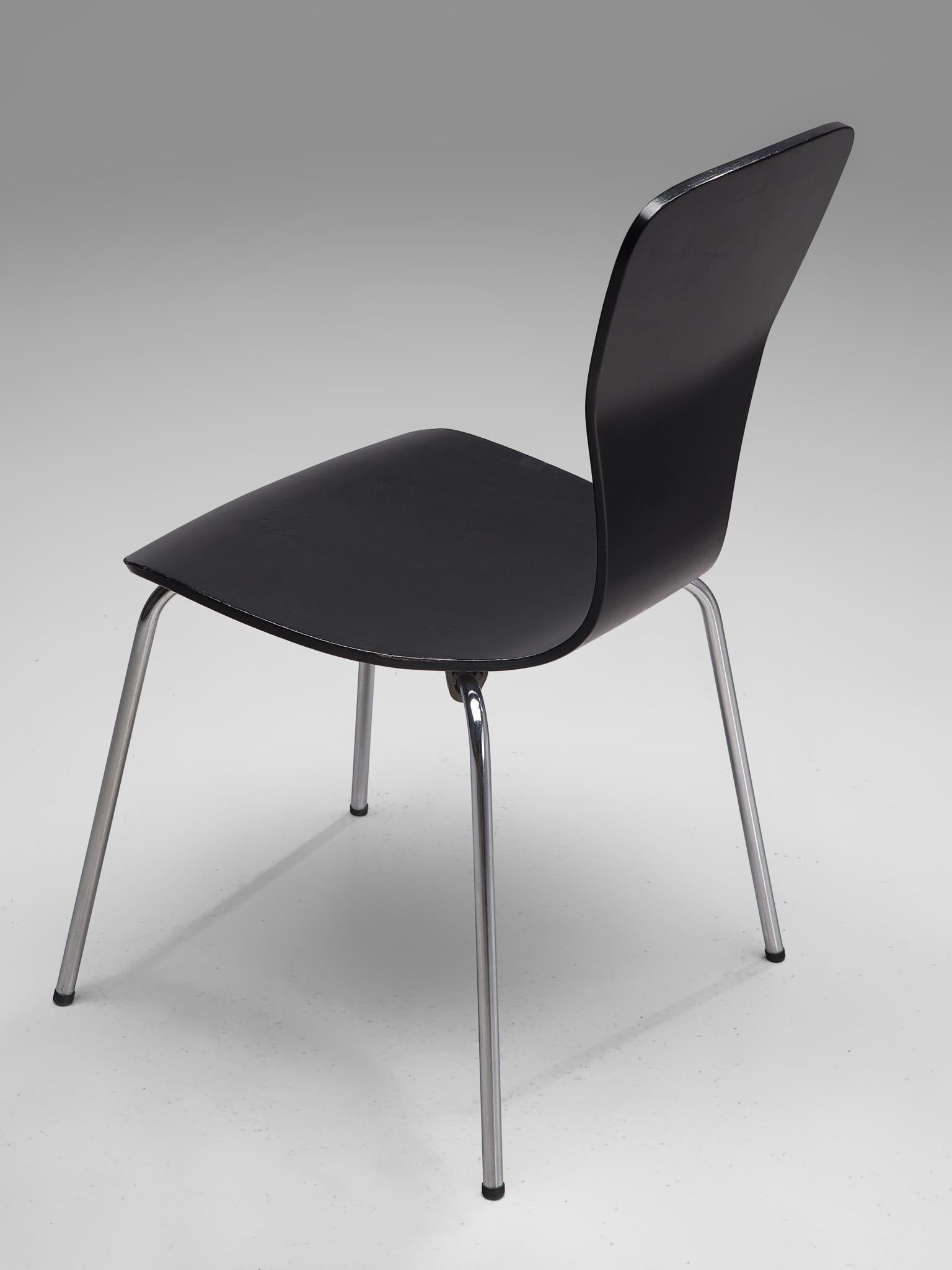 Milieu du XXe siècle Tapio Wirkkala pour Asko Chaises de salle à manger 'Nikke' en contreplaqué laqué noir en vente
