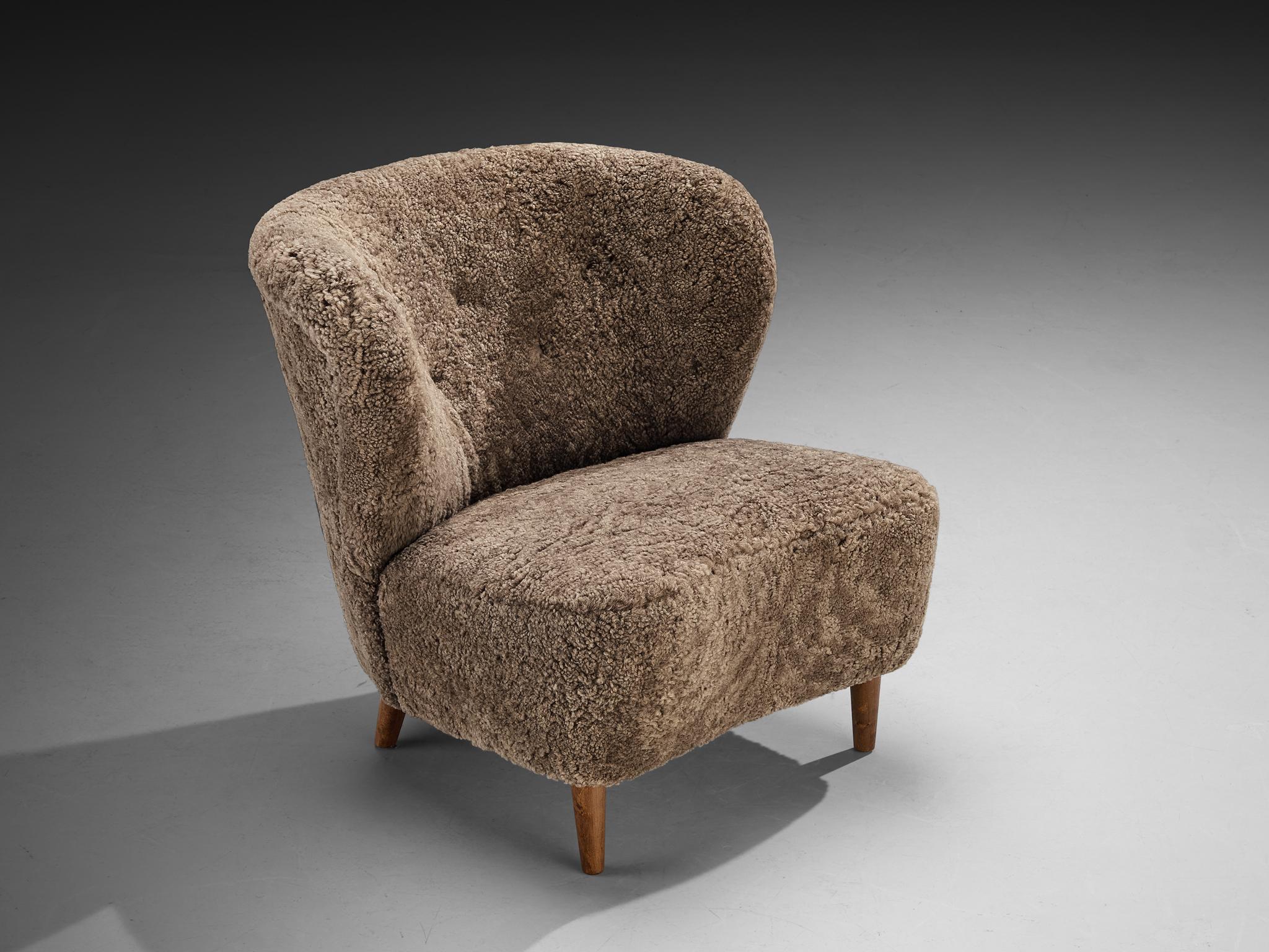 Cuir de mouton Chaise longue Gösta Jonsson en peau de mouton gris foncé en vente