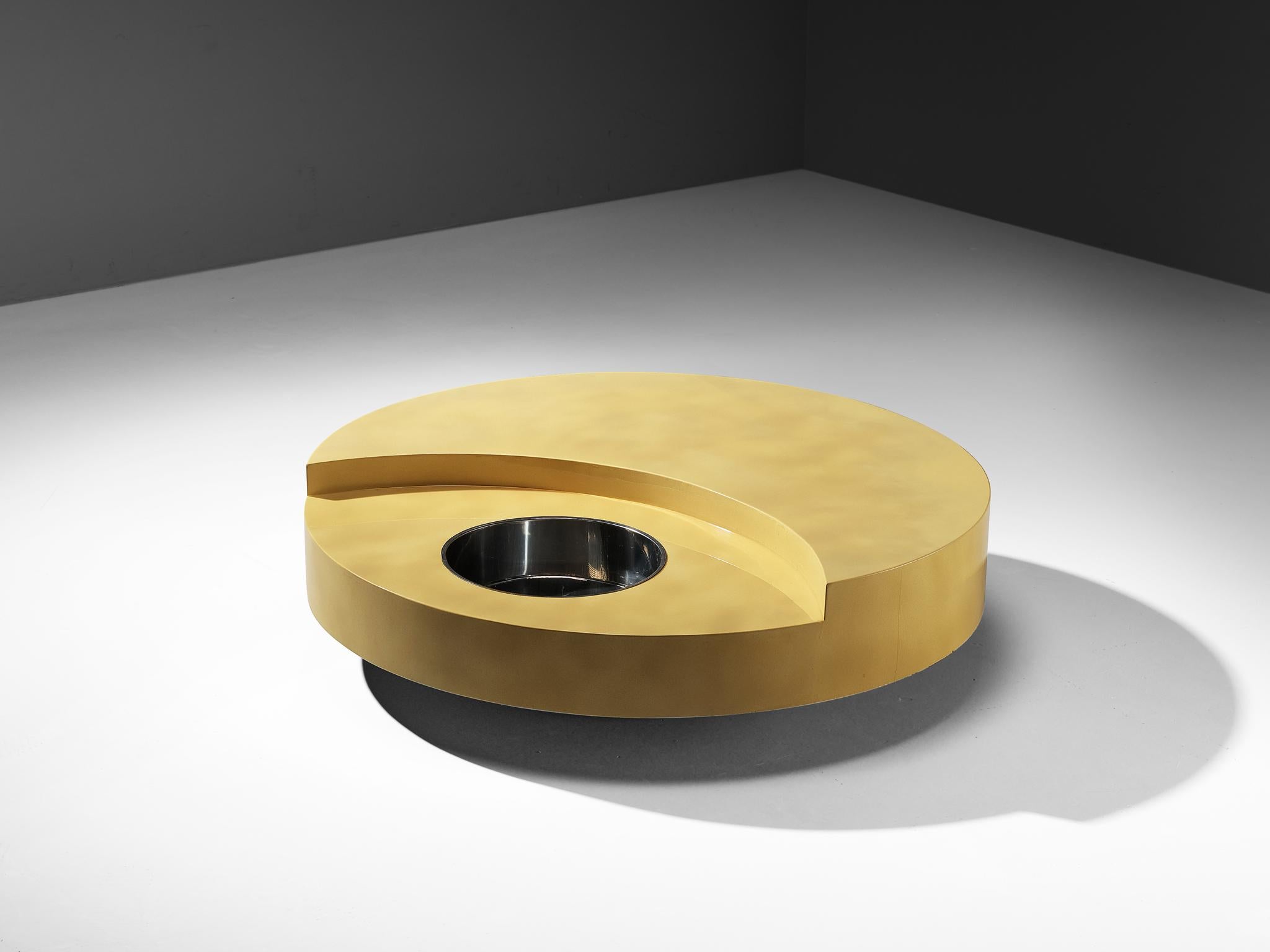 Willy Rizzo, TRG (Tavolo Rotondo Girevole) coffee table, lacquered wood, stainless steel, design 1969

The TRG (Tavolo Rotondo Girevole), designed by Willy Rizzo in 1969, is a masterful example of late 1960s modernist design thinking: playful,