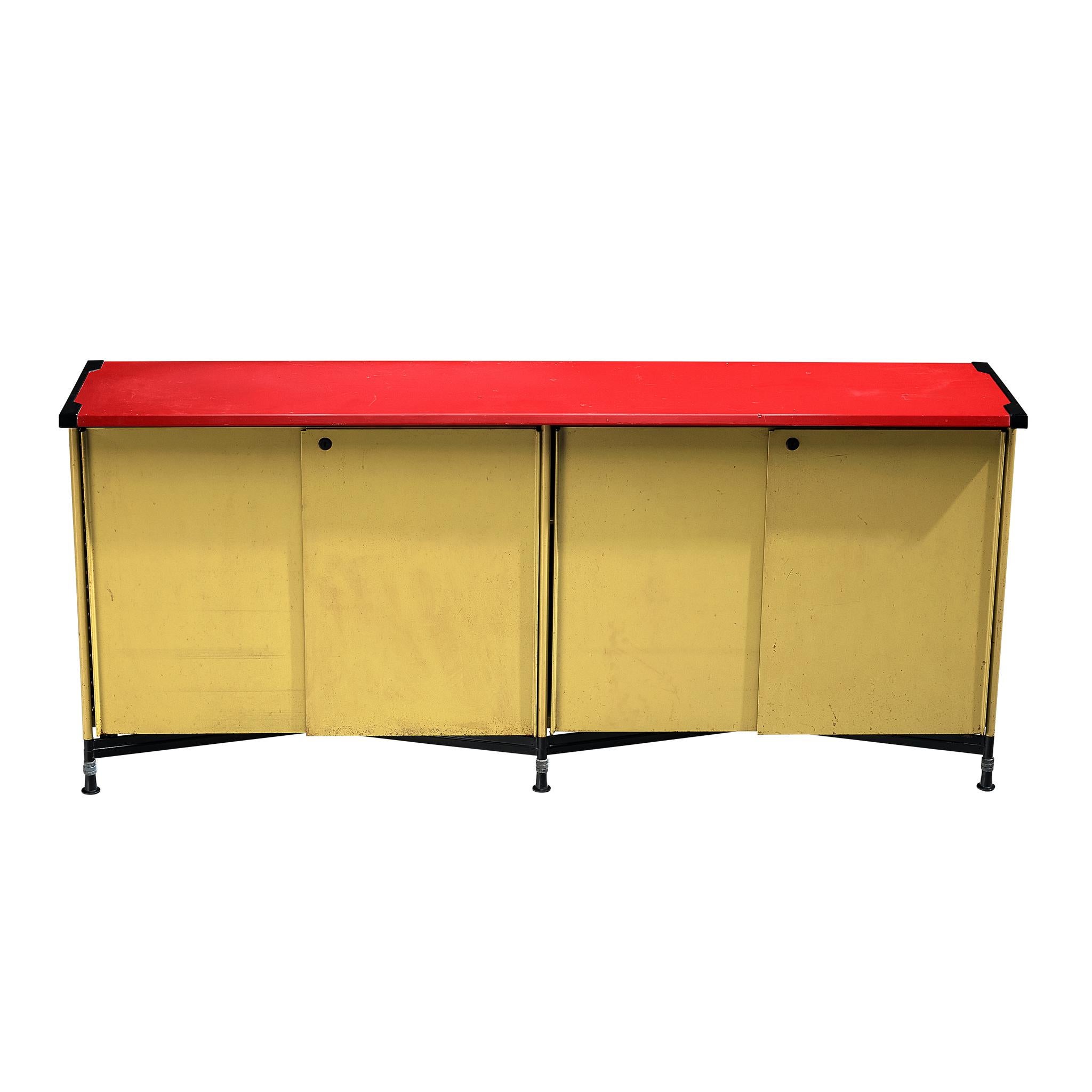 Studio BBPR for Olivetti 'Spazio' Sideboard in Green Coated Steel with Red Top (buffet en acier peint en vert et plateau rouge) en vente