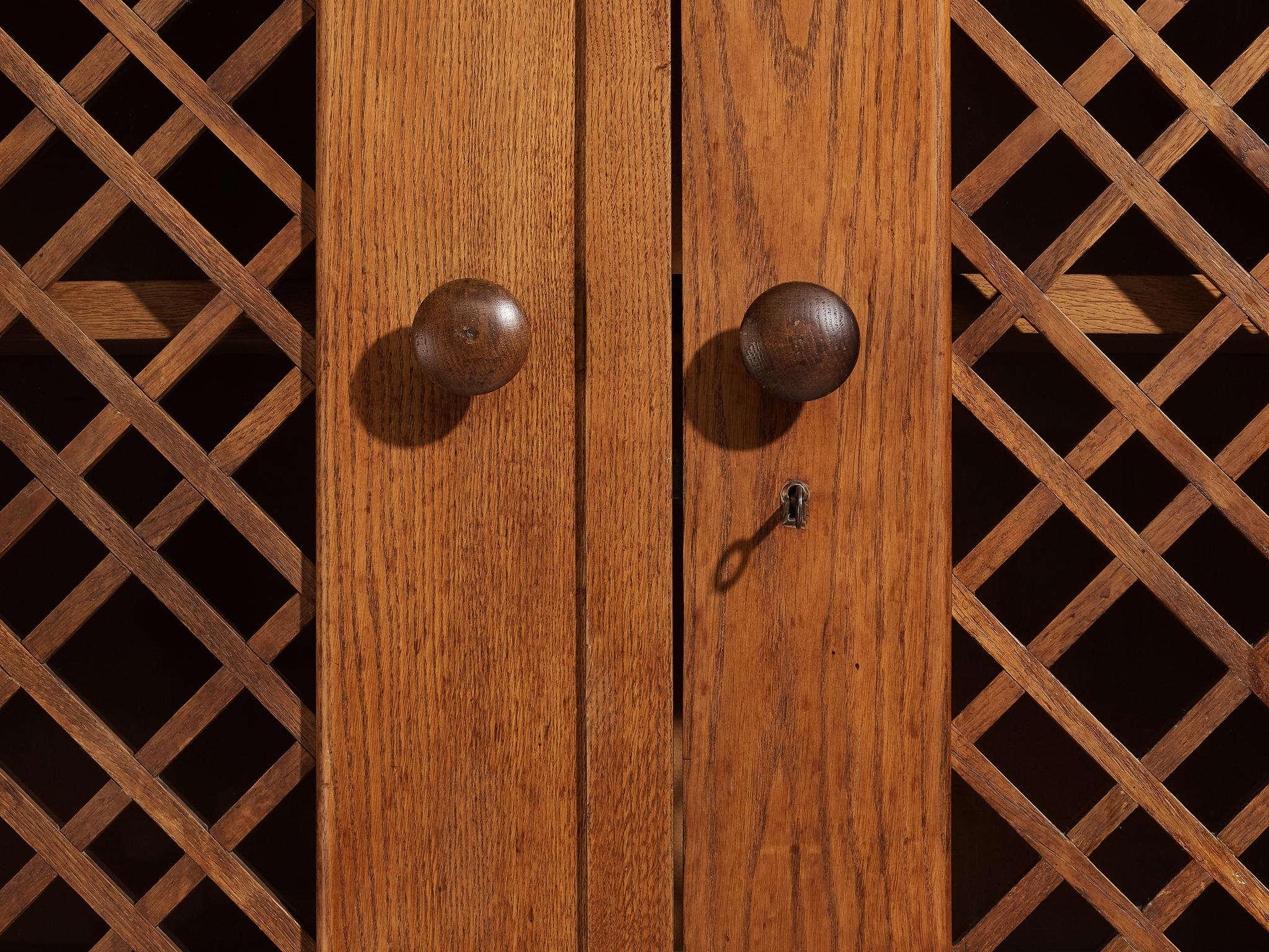 1940s Cabinet in Solid Oak with Latticework For Sale 1