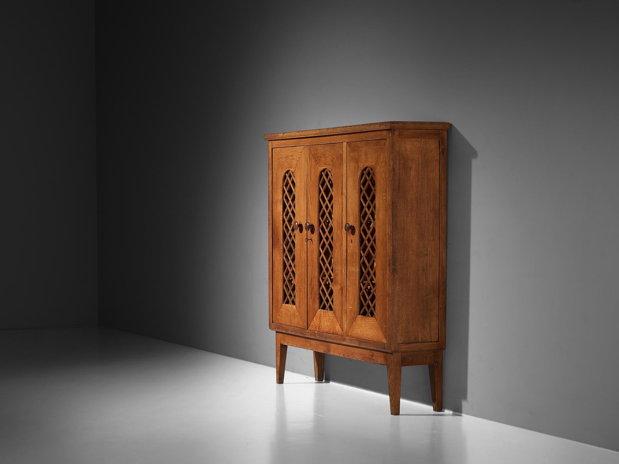 1940s Cabinet in Solid Oak with Latticework For Sale 2