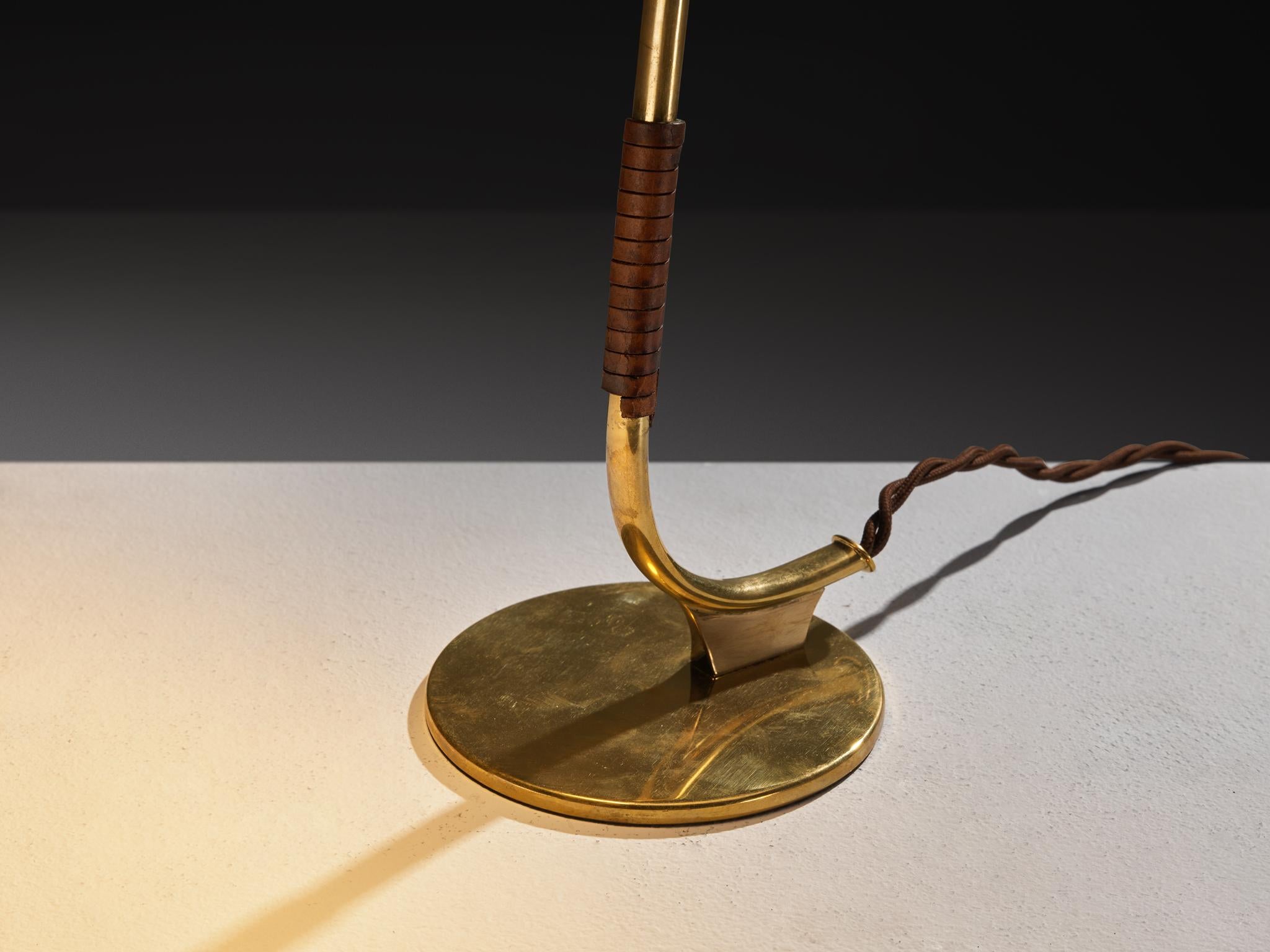 Paavo Tynell for Taito Oy '9212A' Table Lamp in Brass and Leather In Good Condition For Sale In Waalwijk, NL