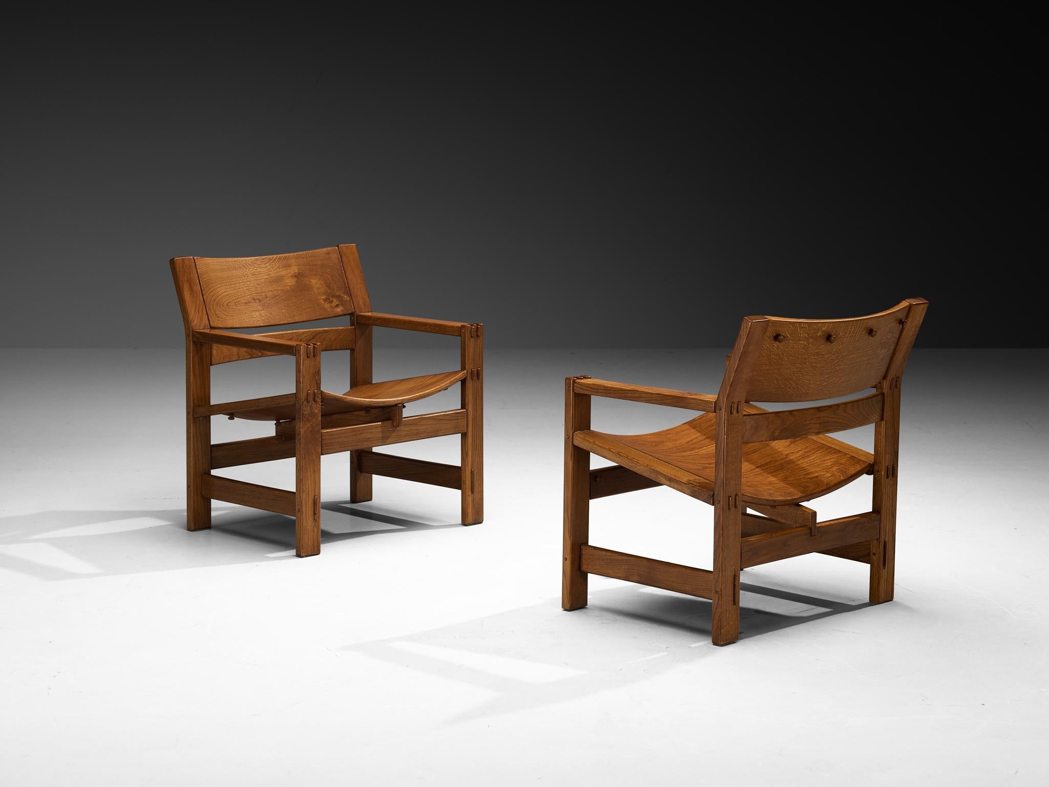 Giuseppe Rivadossi per Officina Rivadossi, poltrone, Oak, Italia, anni '70

Queste deliziose poltrone sono un design di Giuseppe Rivadossi. Il materiale utilizzato per la realizzazione di questi pezzi è il rovere, che presenta un'impressionante