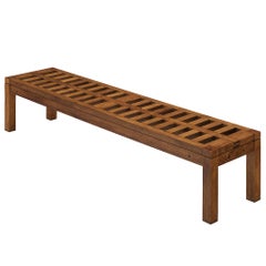 Banco arquitectónico modernista de rejilla en roble