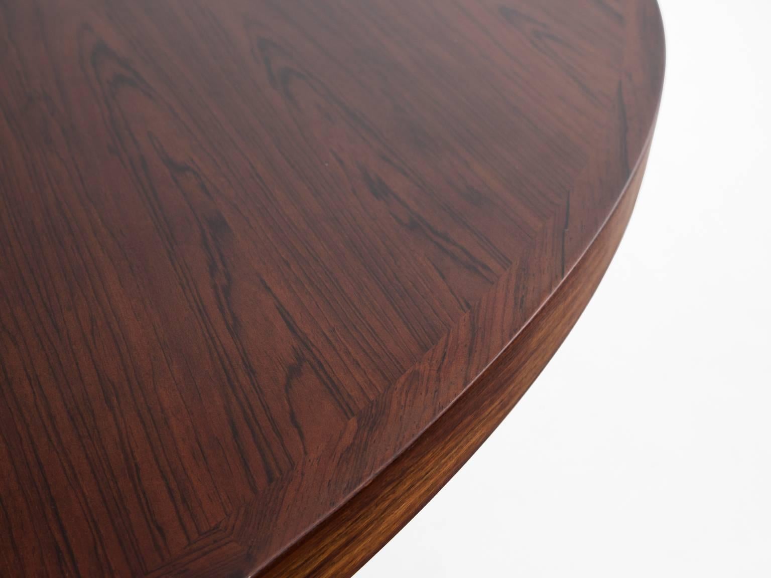 Mid-20th Century Extendable Oval Dining Table in Rosewood