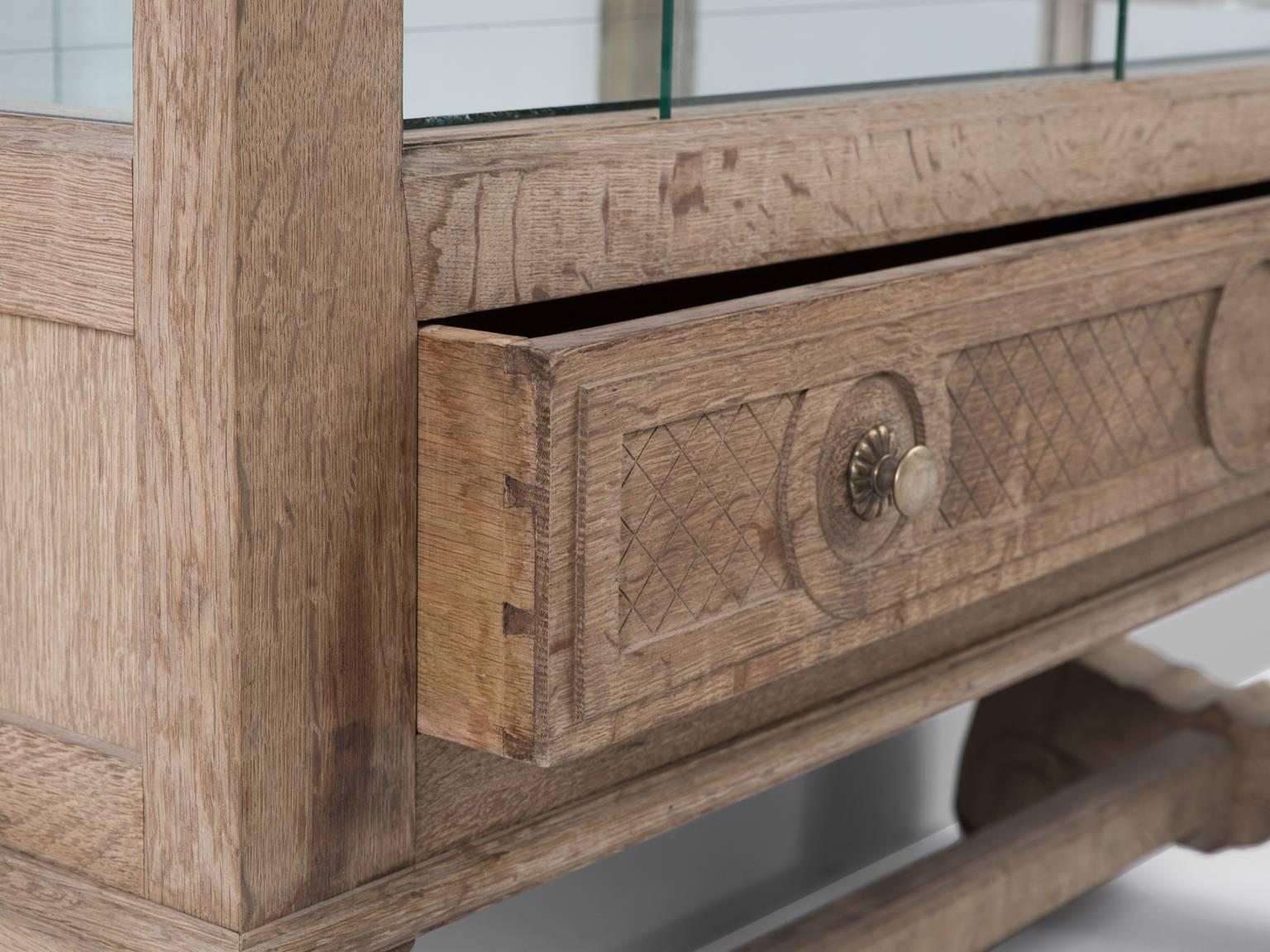 Art Deco Vitrine Cabinet in Cerused Oak In Good Condition In Waalwijk, NL