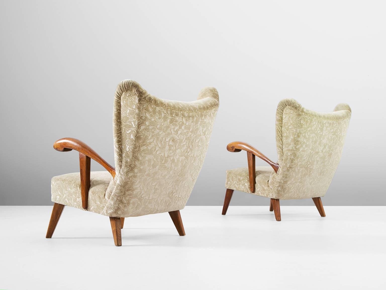Mid-Century Modern Pair of Lounge Chairs in Walnut