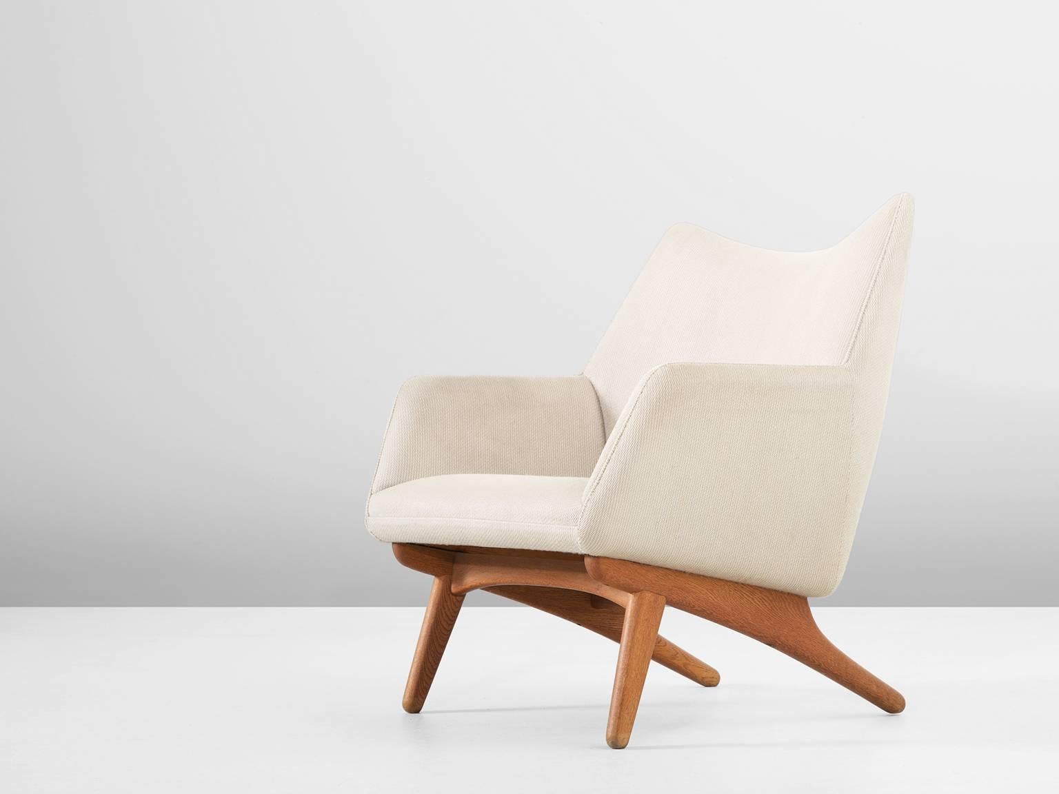 Lounge chairs, in teak and fabric, Denmark, 1960s. 

Easy chair with elegant teak legs and off-white upholstery. This chairs shows elegant lines and curves. The design is simplistic, yet characteristic as Danish Modern. 

Reupholstery is