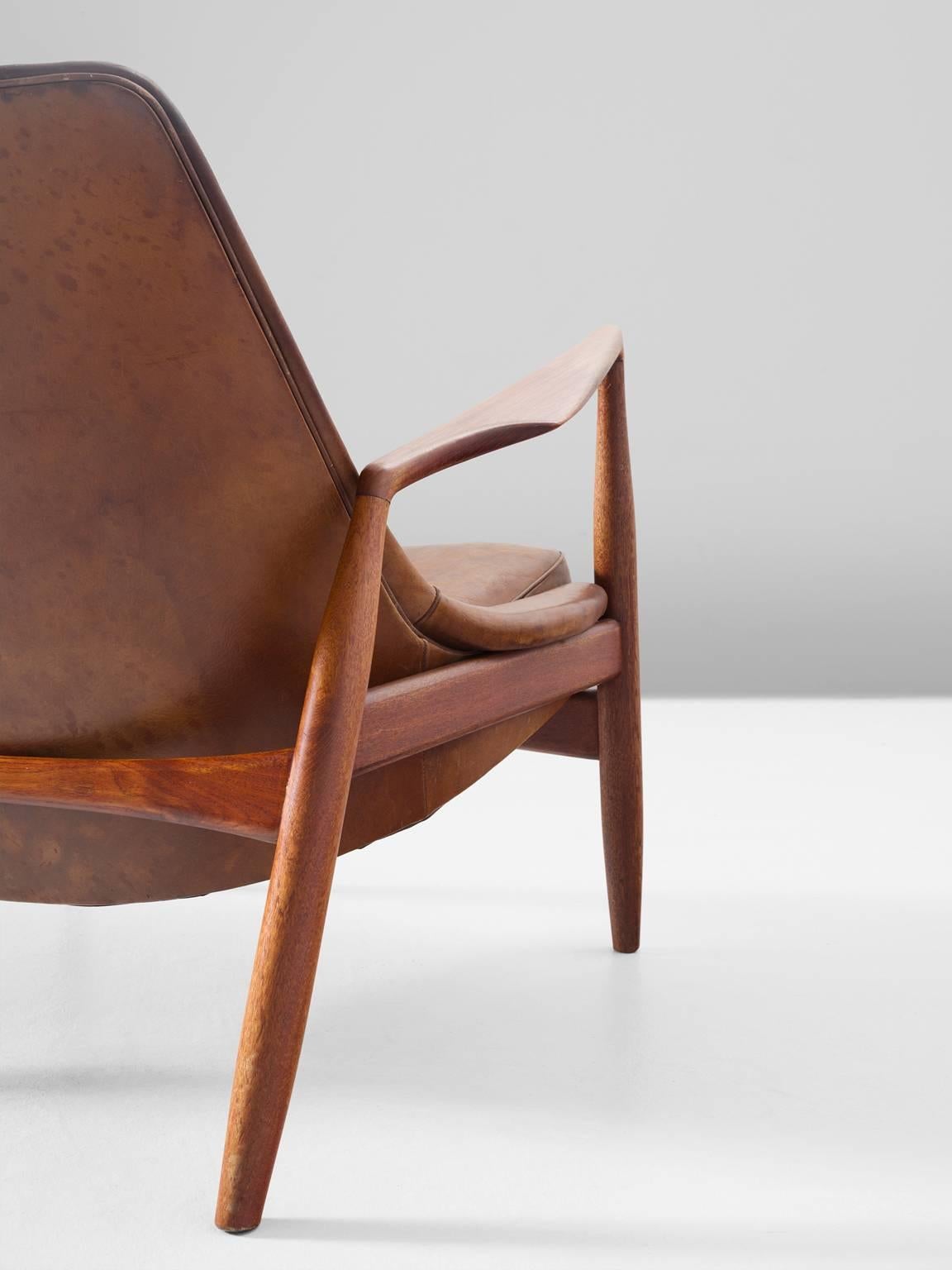 Ib Kofod-Larsen 'Seal' Lounge Chair in Patinated Cognac Leather In Good Condition In Waalwijk, NL