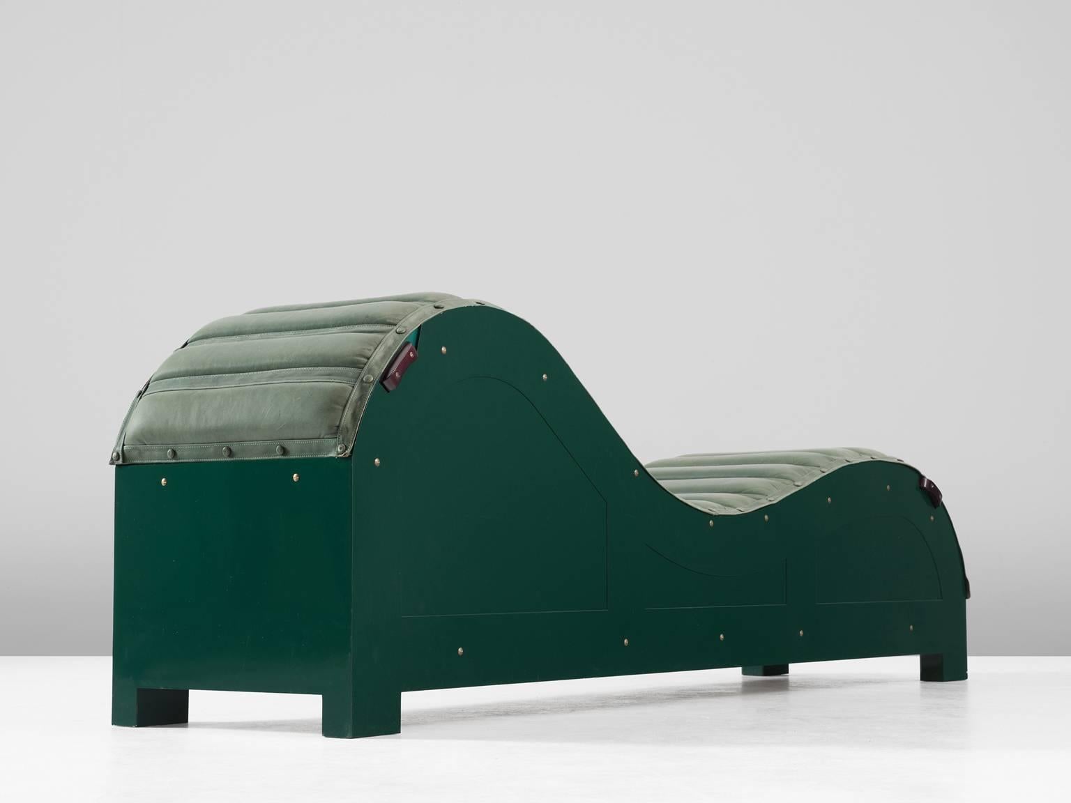 Chaise longue, in steel and leather, by Mats Theselius for Källemo, Sweden 1992. 

Limited edition daybed, number 8 out of 50. This chaise was designed by Mats Theselius. It consist of a steel frame with car-enamel finish in green. The seating is