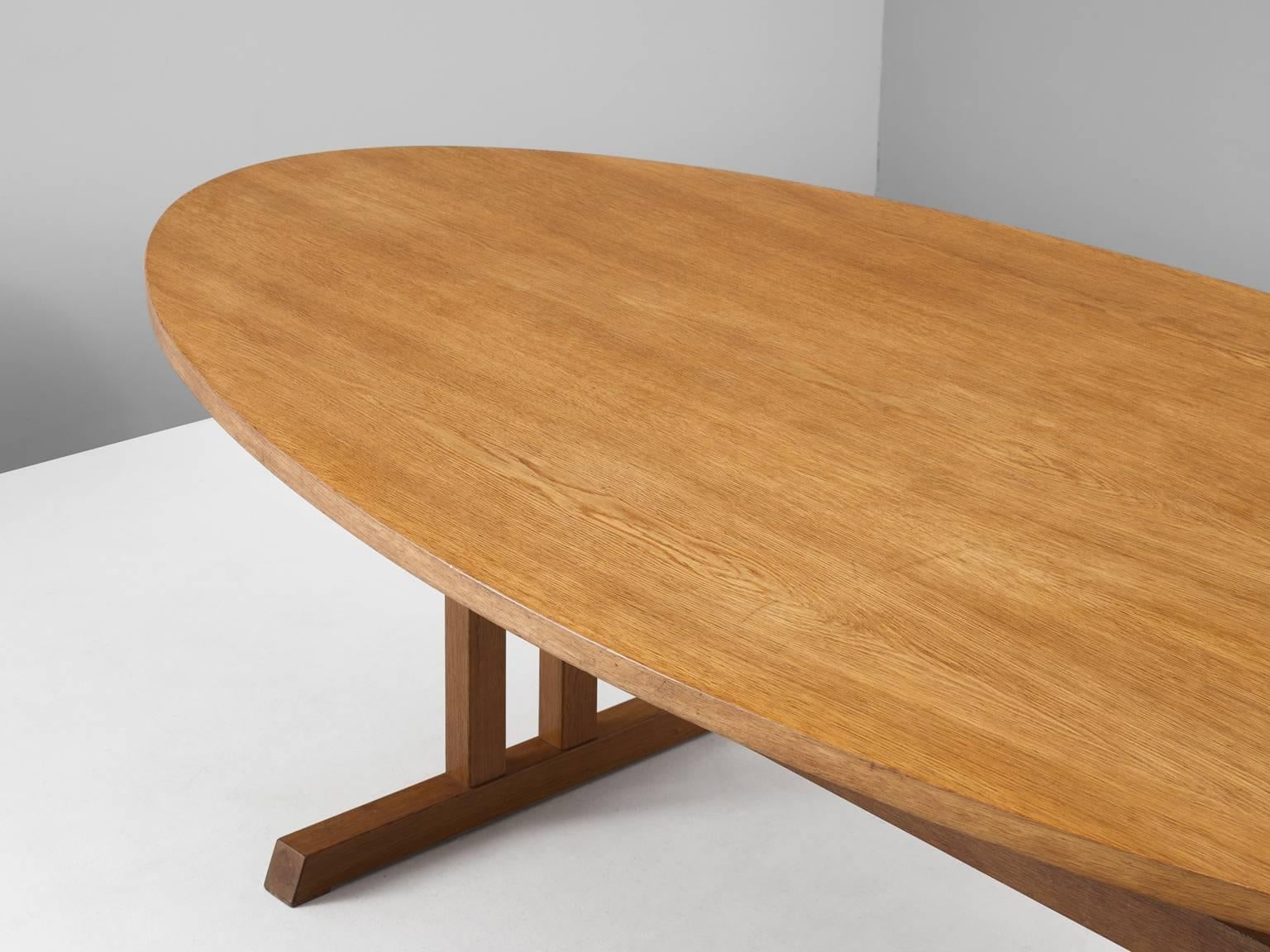 Mid-20th Century Danish Oval Dining Table in Oak 