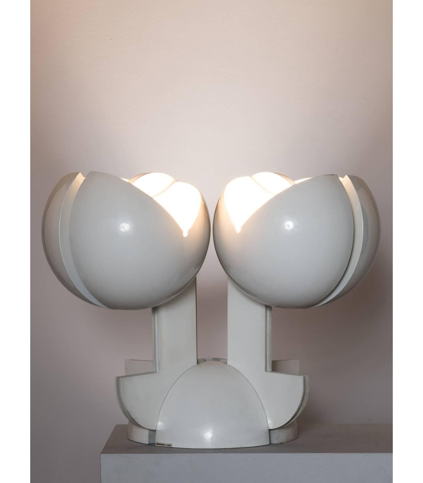 La Ruspa table lamp in metal by Gae Aulenti for Martinelli Luce, Italy, 1968.

Futuristic floor lamp in white coated metal by Italian designer Gae Aulenti. Extremely rare model with four lights. The 'La Ruspa' series of lights by Aulenti is