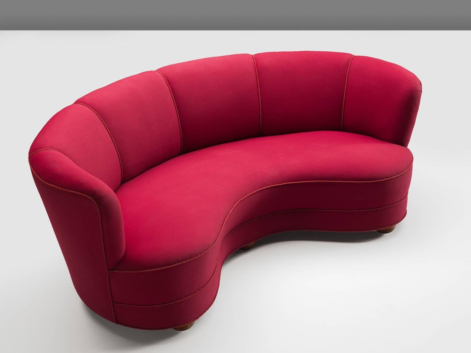 Art Deco Curved Settee in Red Fabric In Good Condition In Waalwijk, NL