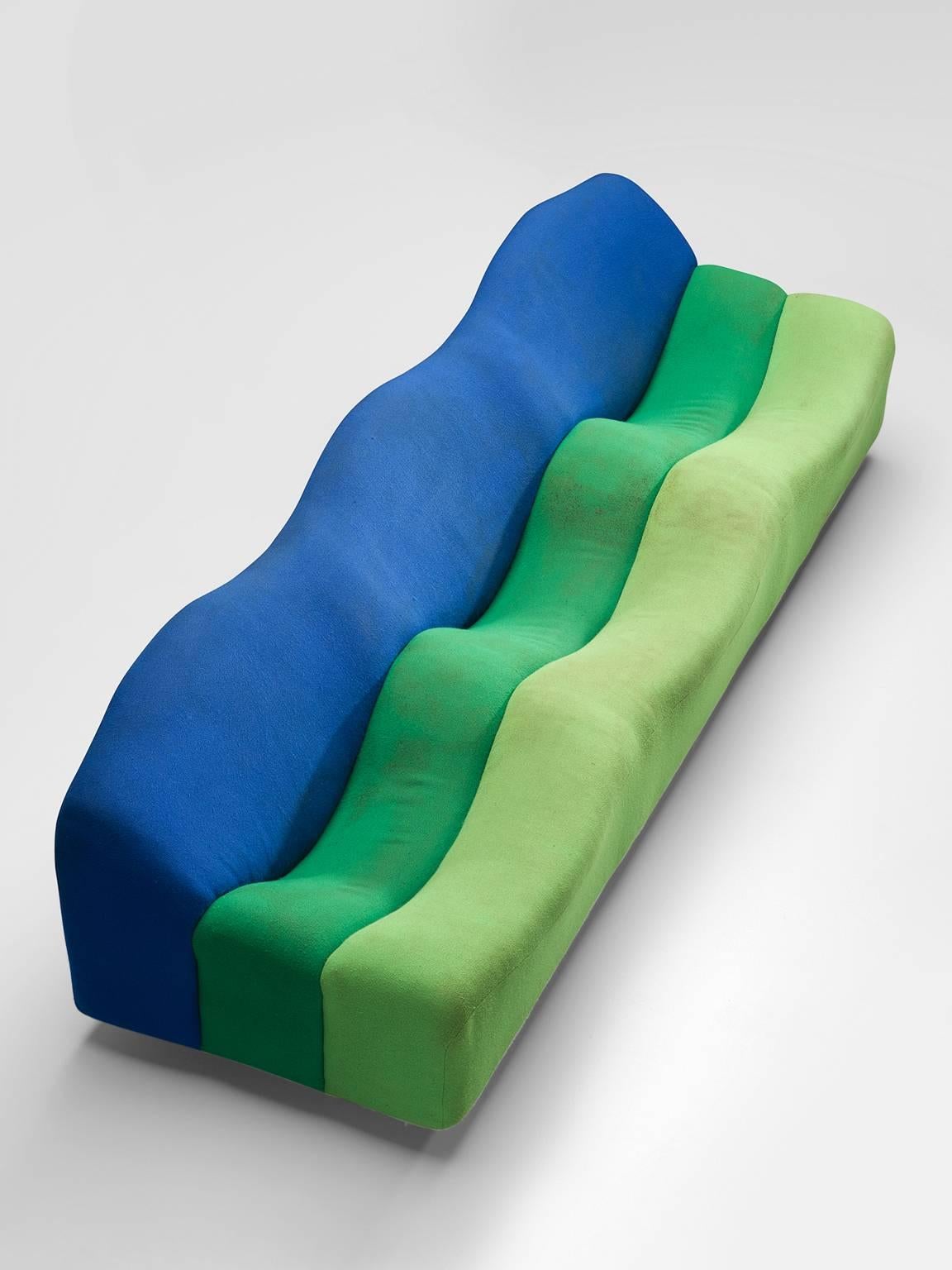 Three-seat sofa from the ABCD series, in blue and green fabric, wood and metal, by Pierre Paulin for Artifort, the Netherlands, circa 1968.

Early edition three-seat sofa from the ABCD series of Pierre Paulin for Artifort. The shape of these