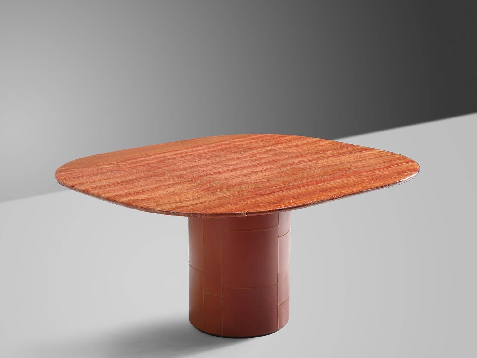 Dining table, in red travertine and leather, for B&B Italia, Italy 1970s.

Centre table with leather base and top of red travertine. The combination of material, leather and travertine, from a strong contrast. The red to orange colored travertine