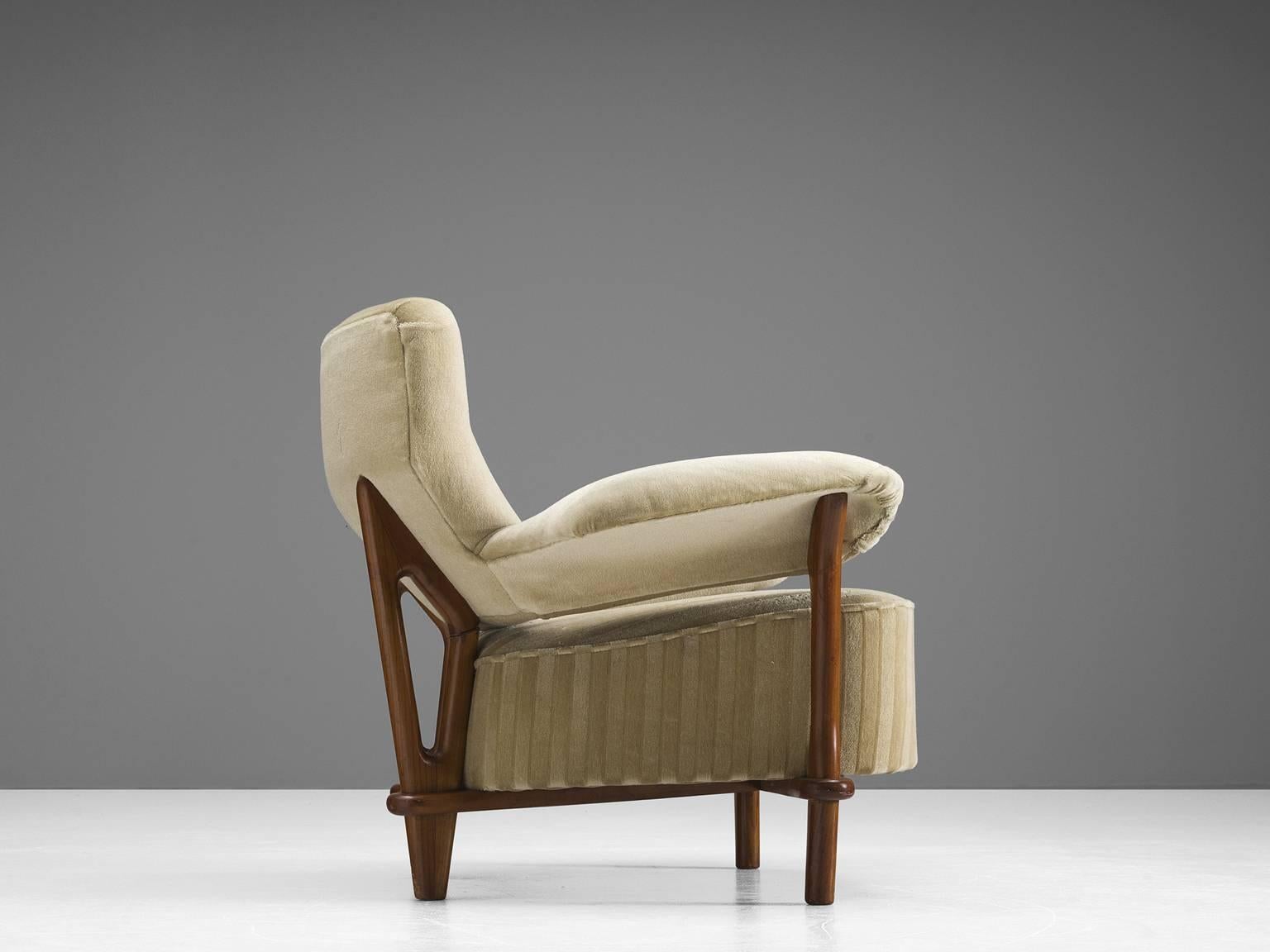 Theo Ruth for Artifort F109 'Gentleman' Armchair In Good Condition In Waalwijk, NL