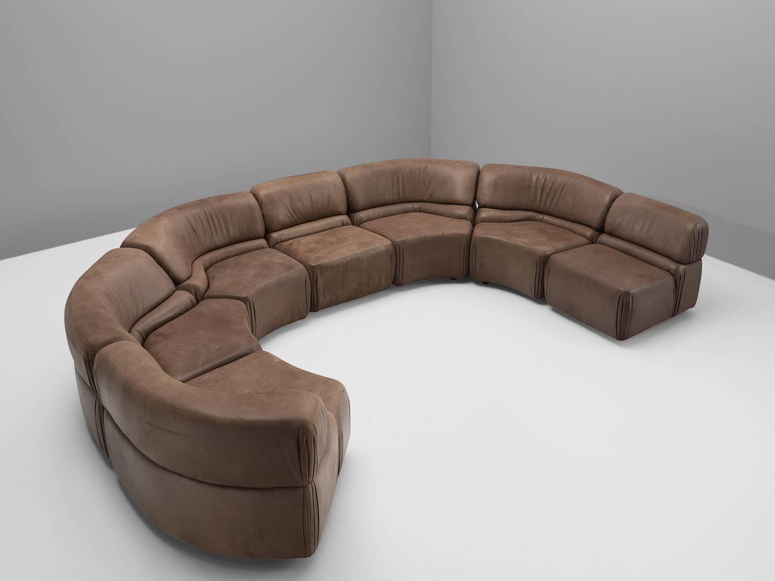 De Sede 'Cosmos', patinated brown leather, seven elements, Switzerland, 1970s.

Thick, high-quality modular sofa made by De Sede in Switzerland in the 1970s. Due to the separate elements, the couch can be used in a variety of different positions.