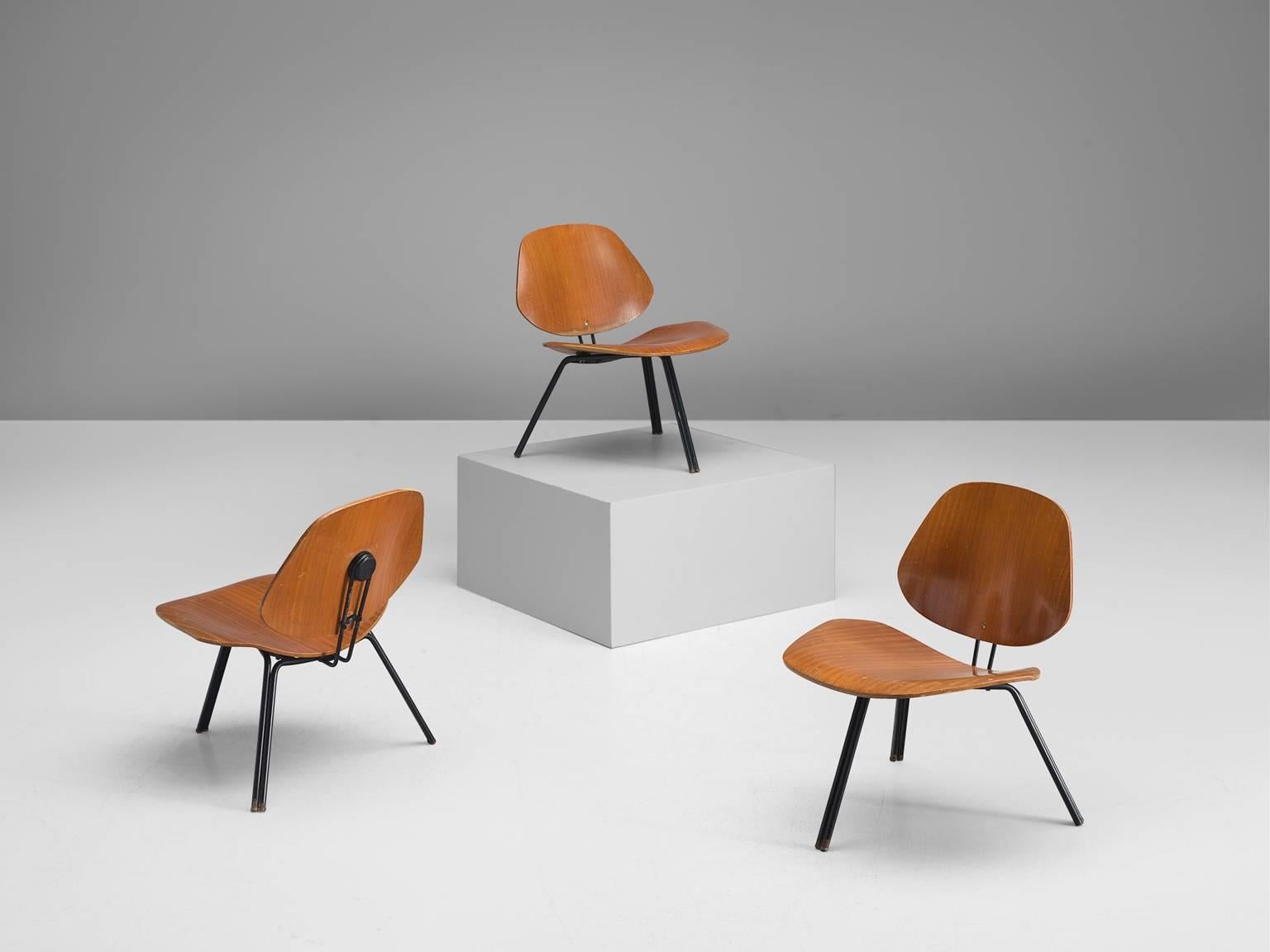 Three chairs 'P31', wood and metal by Osvaldo Borsani for Tecno, Italy, 1957

This set of three P31 chairs are made by Osvaldo Borsani and produced by Tecno. The ant-legged tripod chairs have thin metal black legs with seat and back that, apart