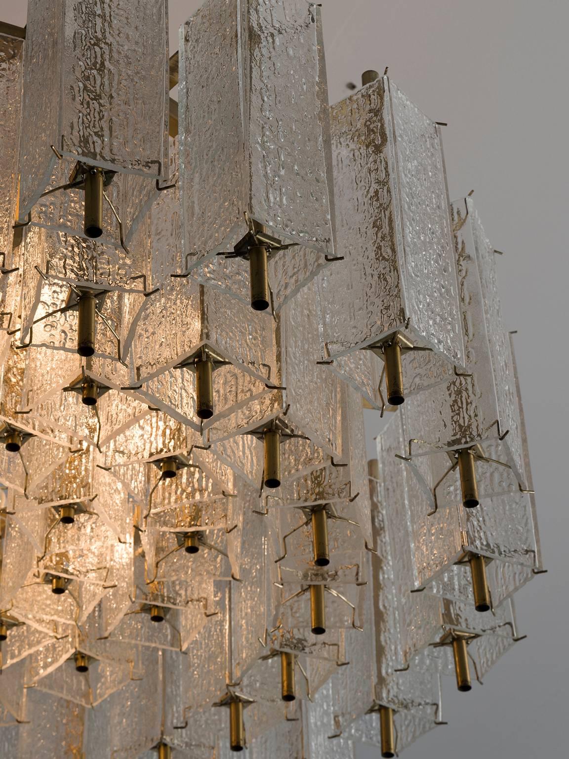 Large Chandelier in Brass and Structured Glass In Excellent Condition In Waalwijk, NL