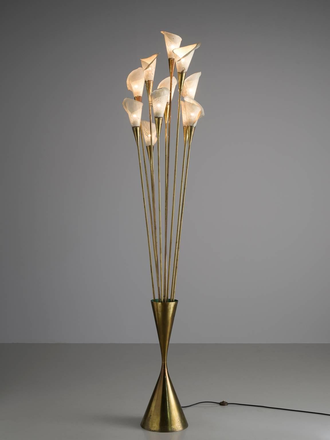 'Calla' floor lamp, in brass and metal by Angelo Lelli for Arredoluce, Italy, 1950s.

This unique item consist out of a bouquet of 11 lilies, hold together by an hour glass shaped brass base. The sharp line of the base created a stunning contrast