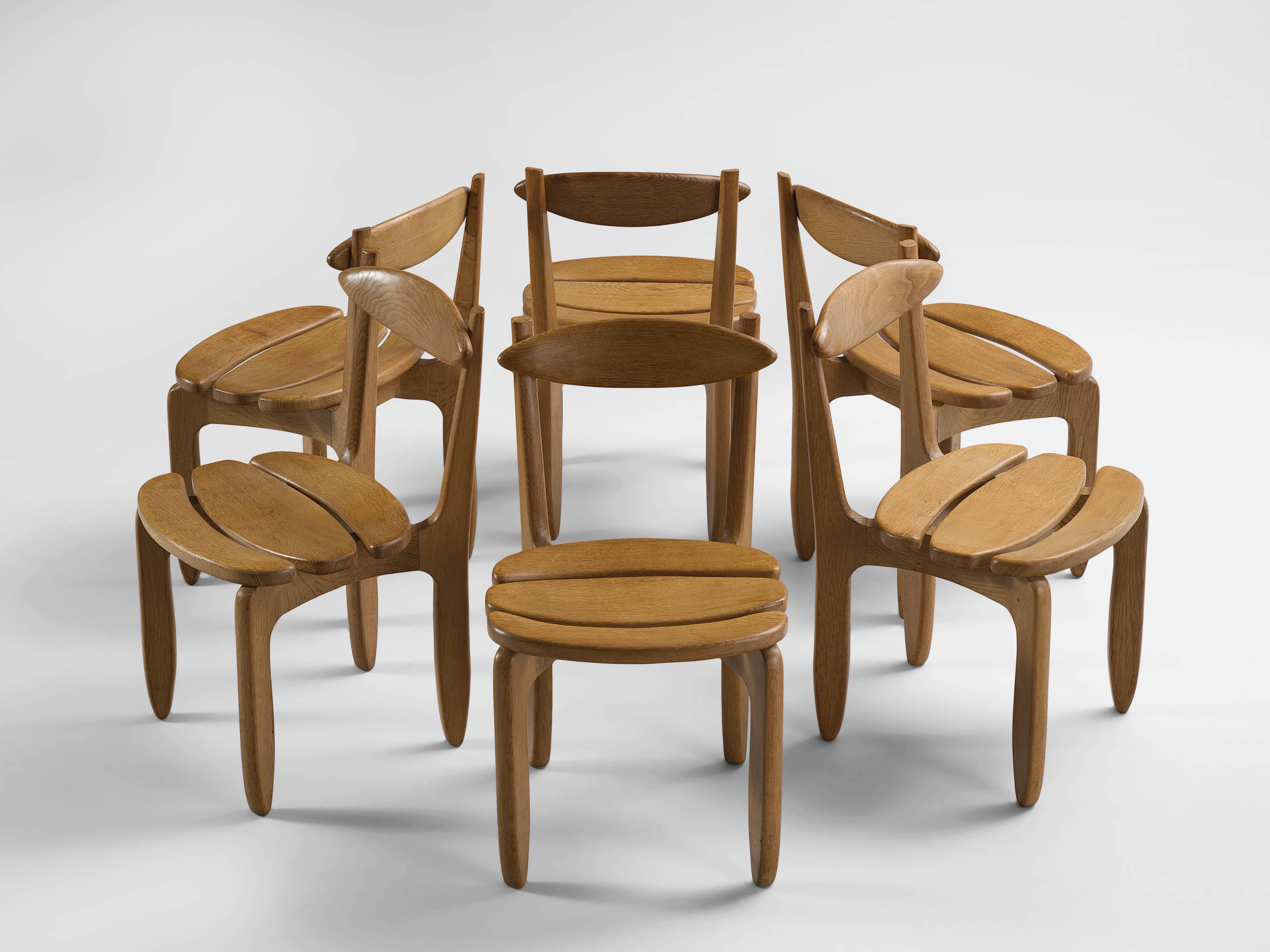 Set of six dining chairs, in oak, by Guillerme & Chambron, France, 1960s.

Set of six elegant dining chairs in solid oak by Guillerme and Chambron. These chairs show the characteristic frame of this French designer duo. Tapered legs and a sculptural
