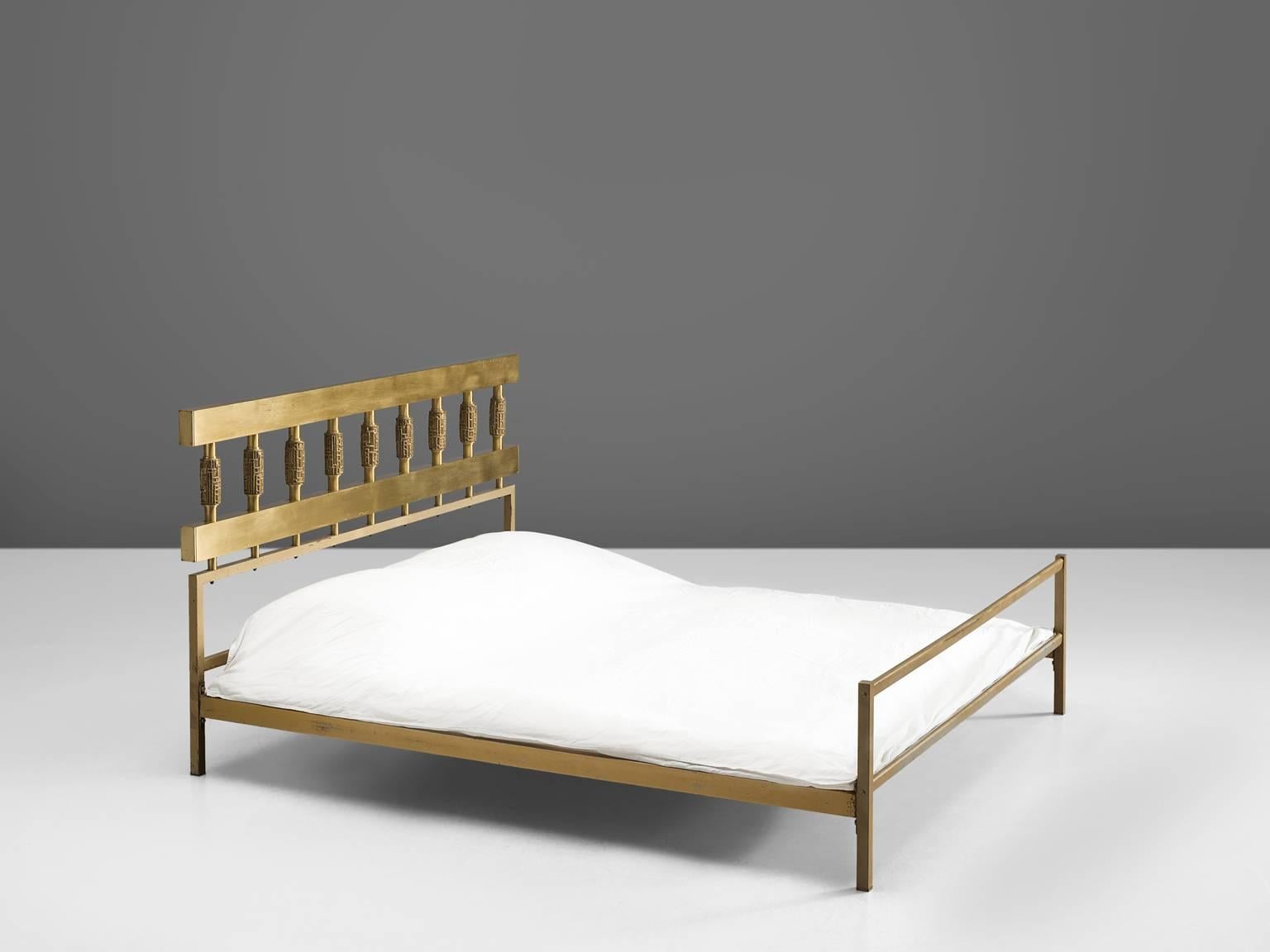 Bedframe, in brass, by Luciano Frigerio, Italy, 1960s. 

Wonderfully large bed frame by the Italian Luciano Frigerio. The frame is simplistic, through which all the attention is drawn to the headboard. The headboard is beautifully cast with highly
