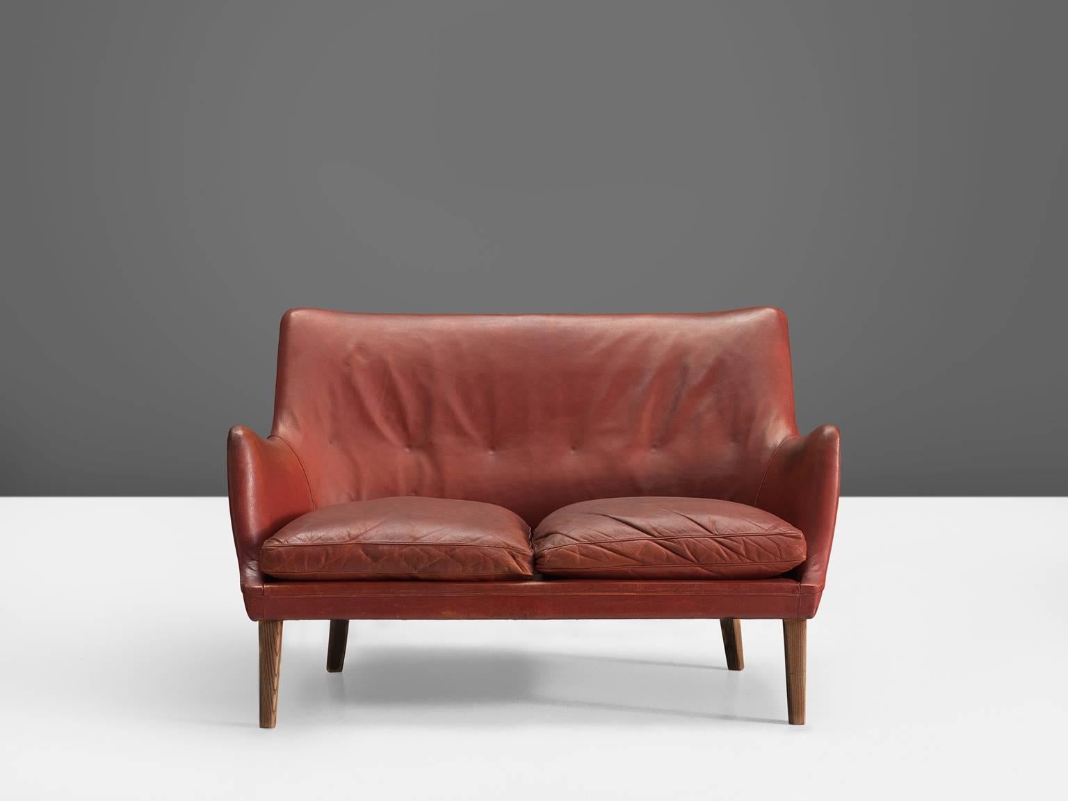 Arne Vodder for Ivan Schlechter, sofa, red leather and wood, Denmark, 1953.

Elegant two-seat sofa in red leather by Danish designer Arne Vodder. This sofa shows the great craftsmanship of Arne Vodder. The seating and back nice organic designs. The