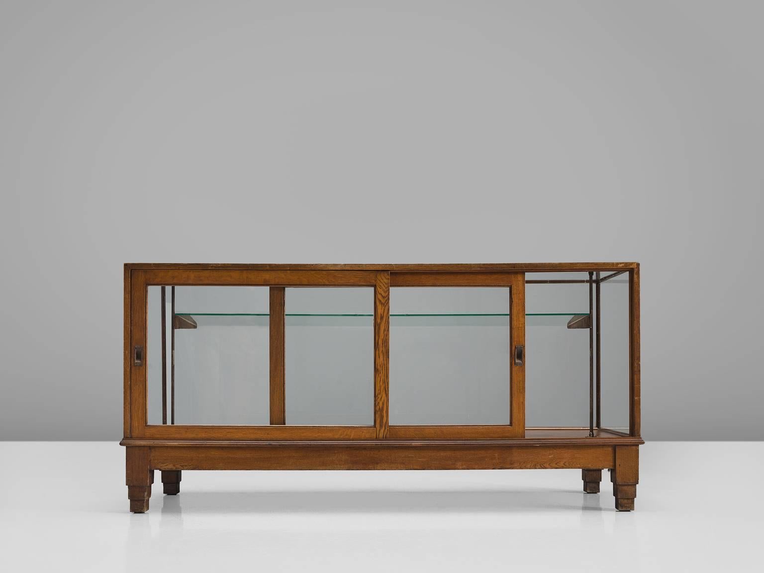 Showcase in Glass and Oak, circa 1940 In Good Condition In Waalwijk, NL