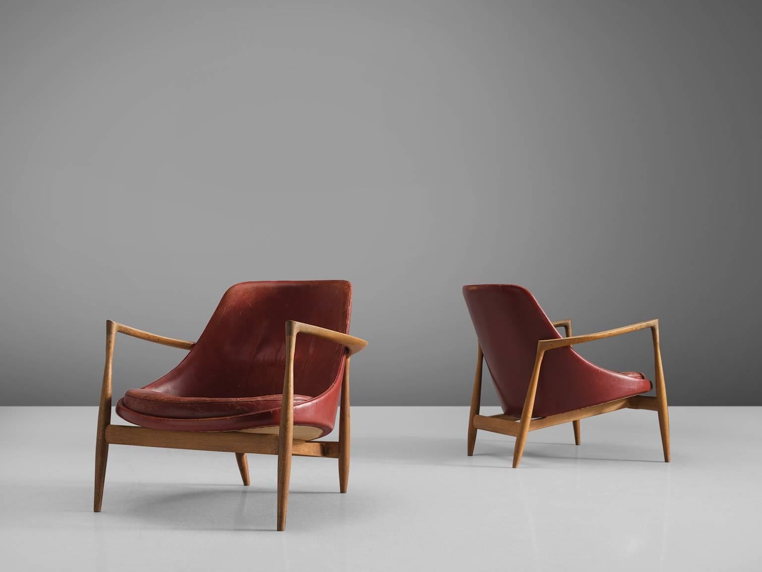 Ib Kofod-Larsen 'Elizabeth' Chairs in Original Aged Leather In Excellent Condition In Waalwijk, NL