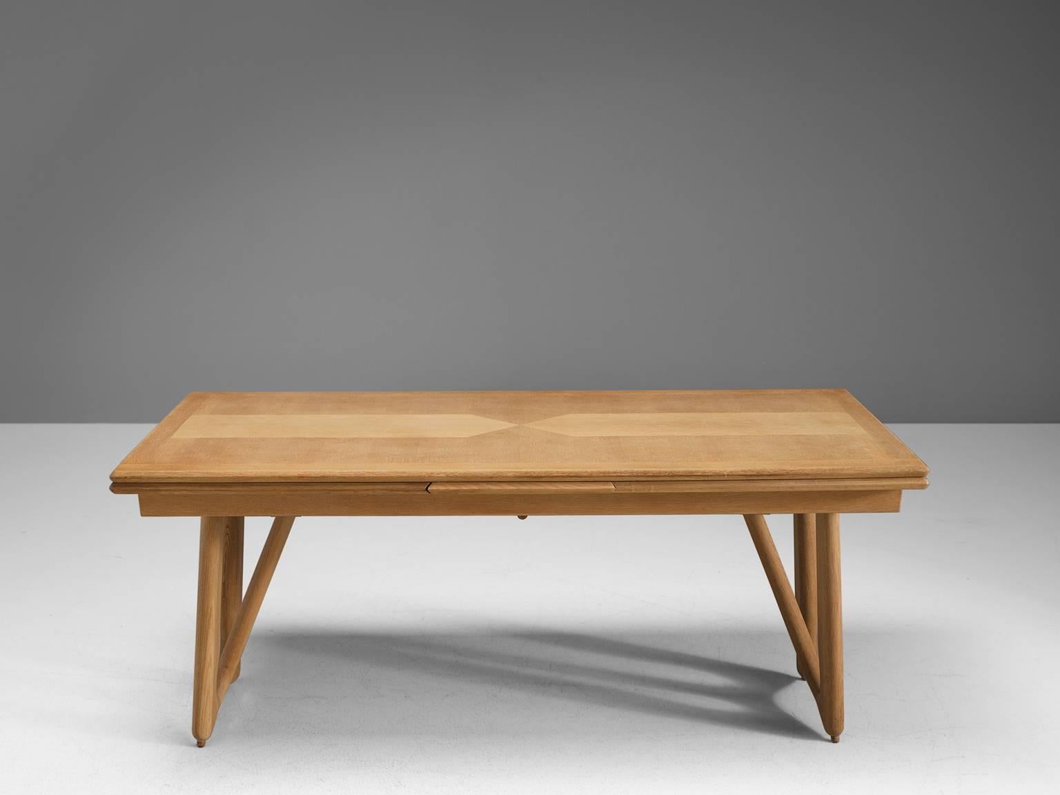 Large Guillerme & Chambron Extendable Dining Table in Oak In Good Condition In Waalwijk, NL