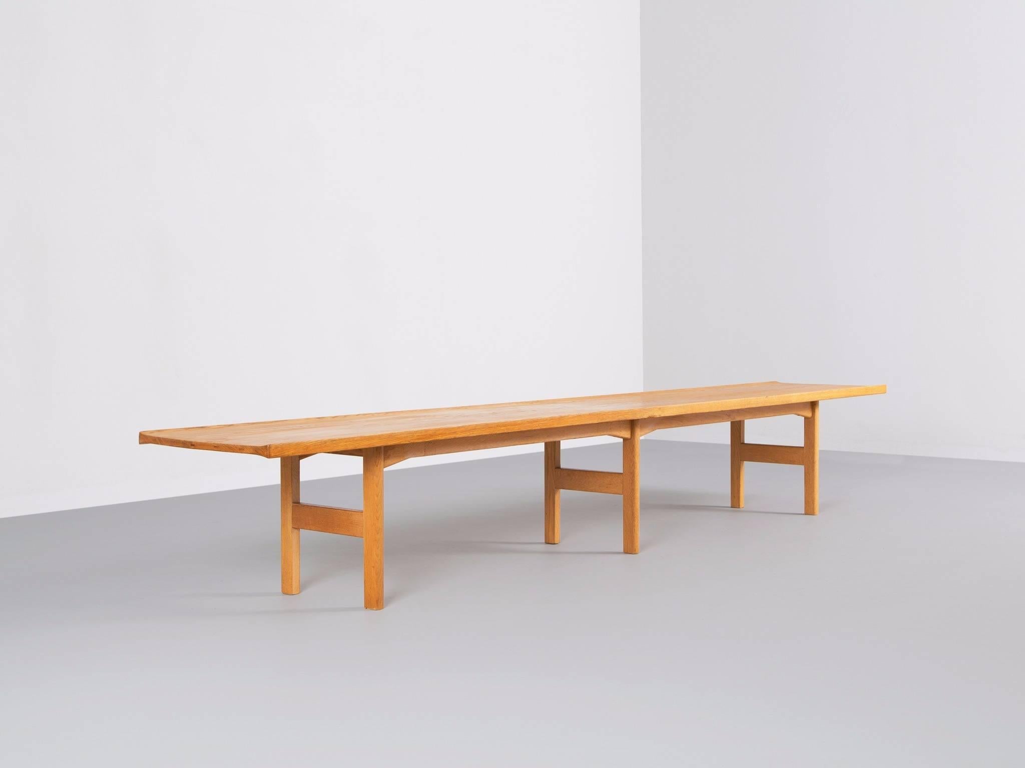 Tove and Edvard Kindt Larsen, bench, oak, Denmark, 1960s. 

Long bench in solid oak. This bench was designed by the couple Tove and Edvard Kindt Larsen. Nicely detailed surface or seating and three legs H-shaped legs. The grain of the oak is