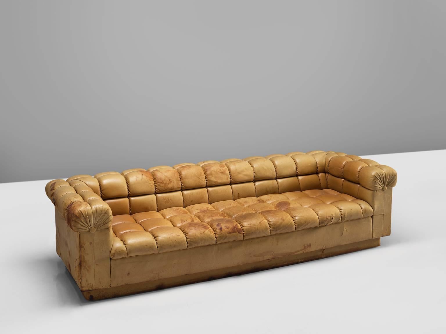 Edward Wormley for Dunbar, sofa 'Party' model 5407, in cognac leather, United States, 1950s.

Cognac leather 'Party' sofa by American designer Edward Wormley. This sofa has an interesting appearance of a Classic Chesterfield set with a modern