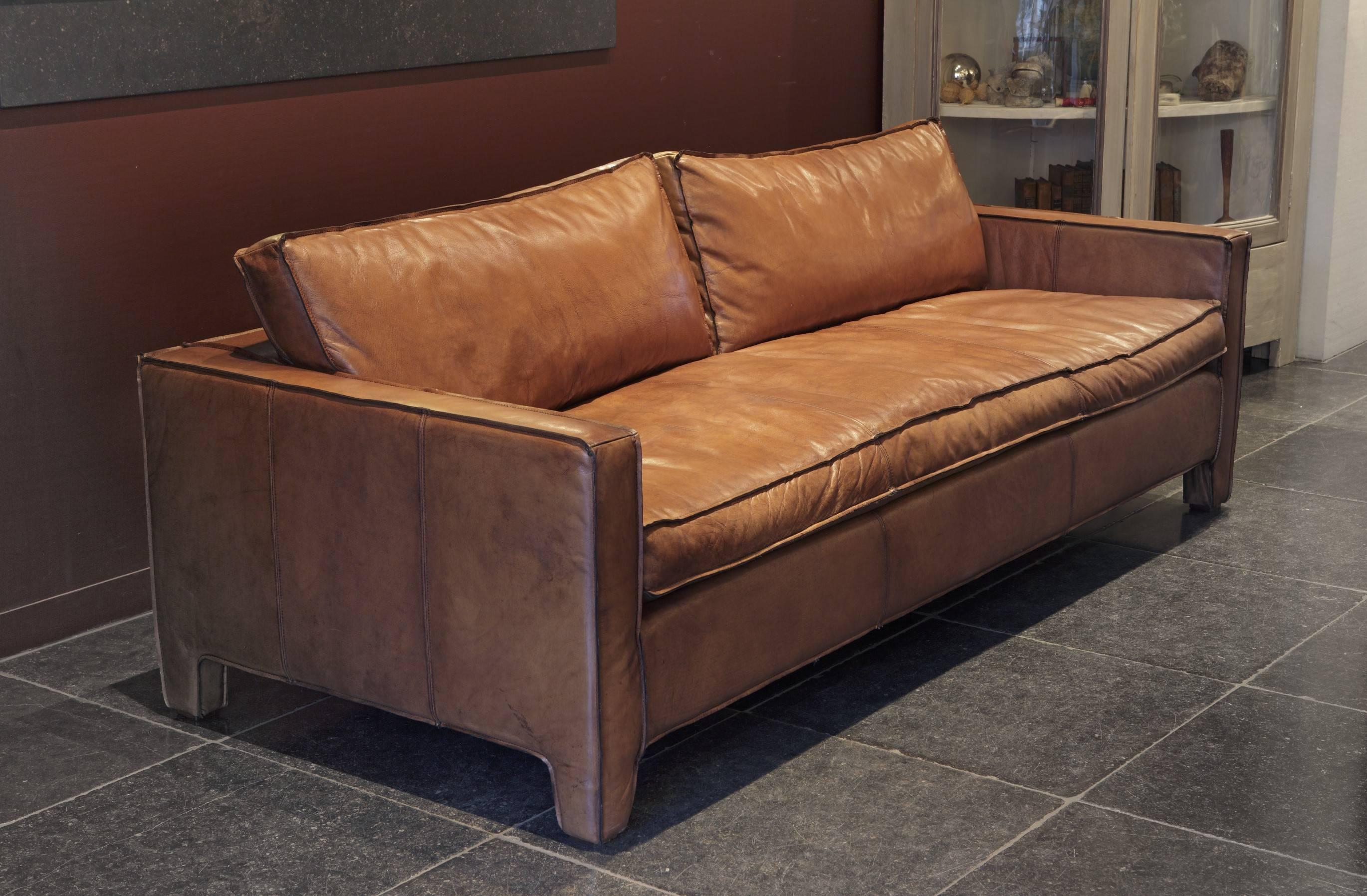 Komfortables, modernes und elegantes Dreisitzer-Sofa / Couch aus Kalbsleder im Zustand „Hervorragend“ im Angebot in Baambrugge, NL