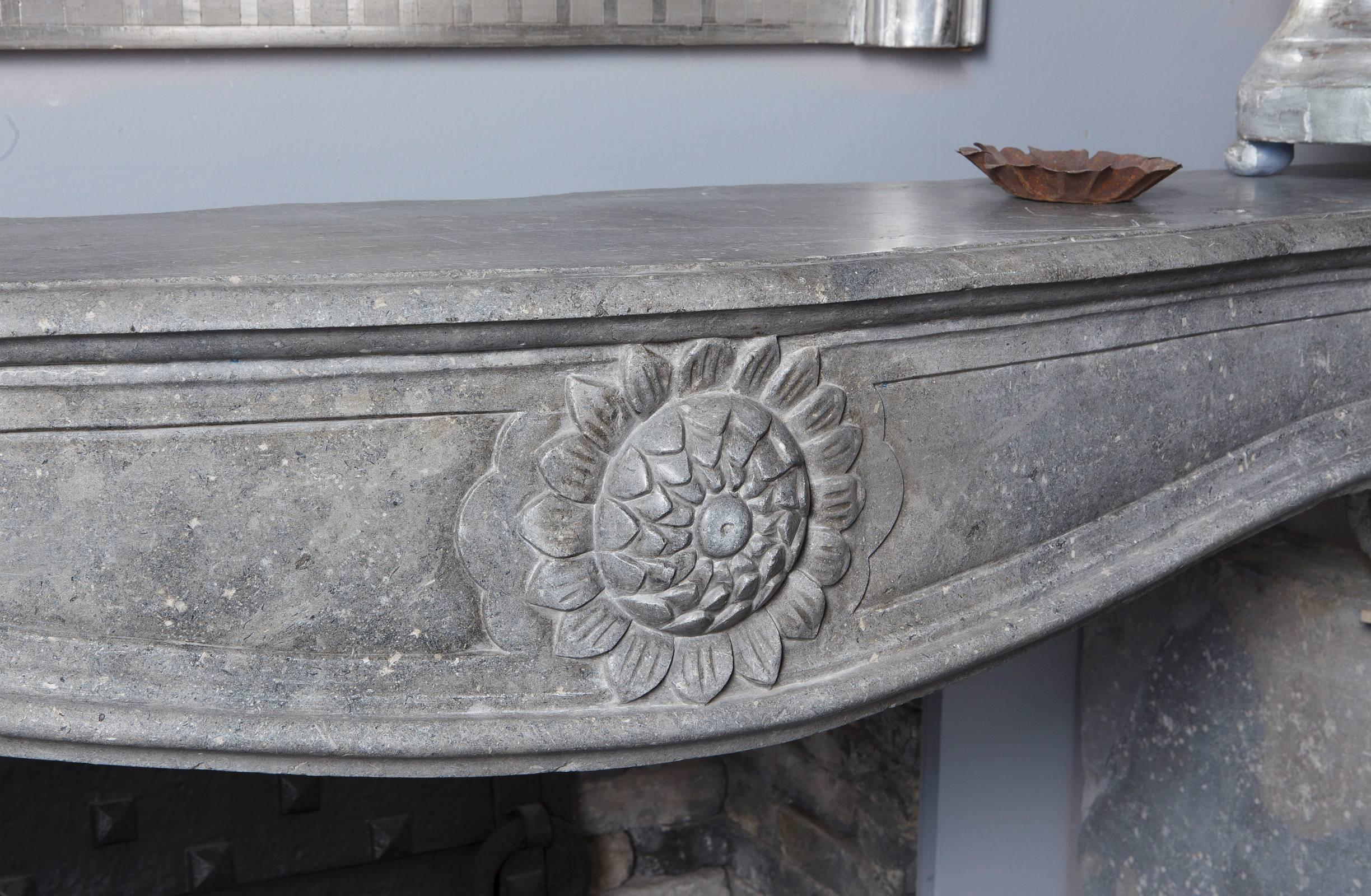 Early 18th Century Pierre de Bourgonge Mantel Piece with Louis XIV Reference In Good Condition For Sale In Baambrugge, NL