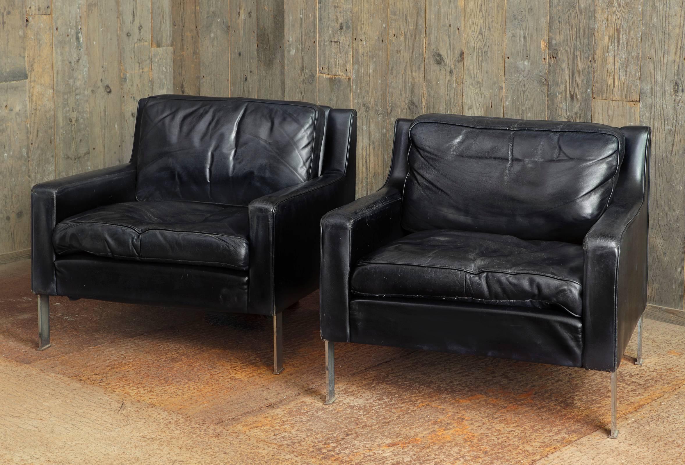 Pair of 1970s European Black Leather Club Chairs or Fauteuils In Good Condition In Baambrugge, NL