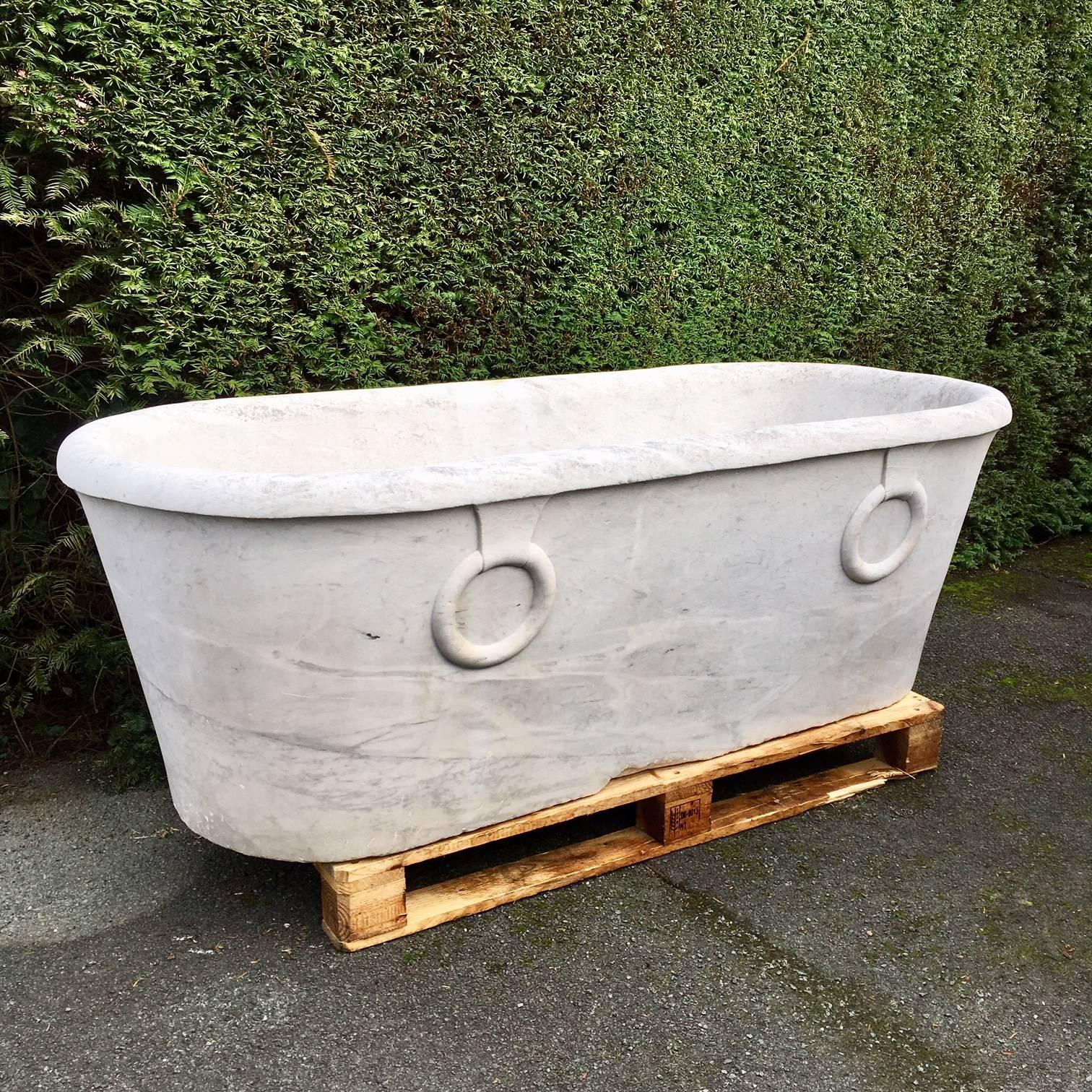 Antique marble bathtub, made in France in the 19th century. Is in a good condition and can be used for many years. Please note the small damage in the plinth, this can be restored if you wish.